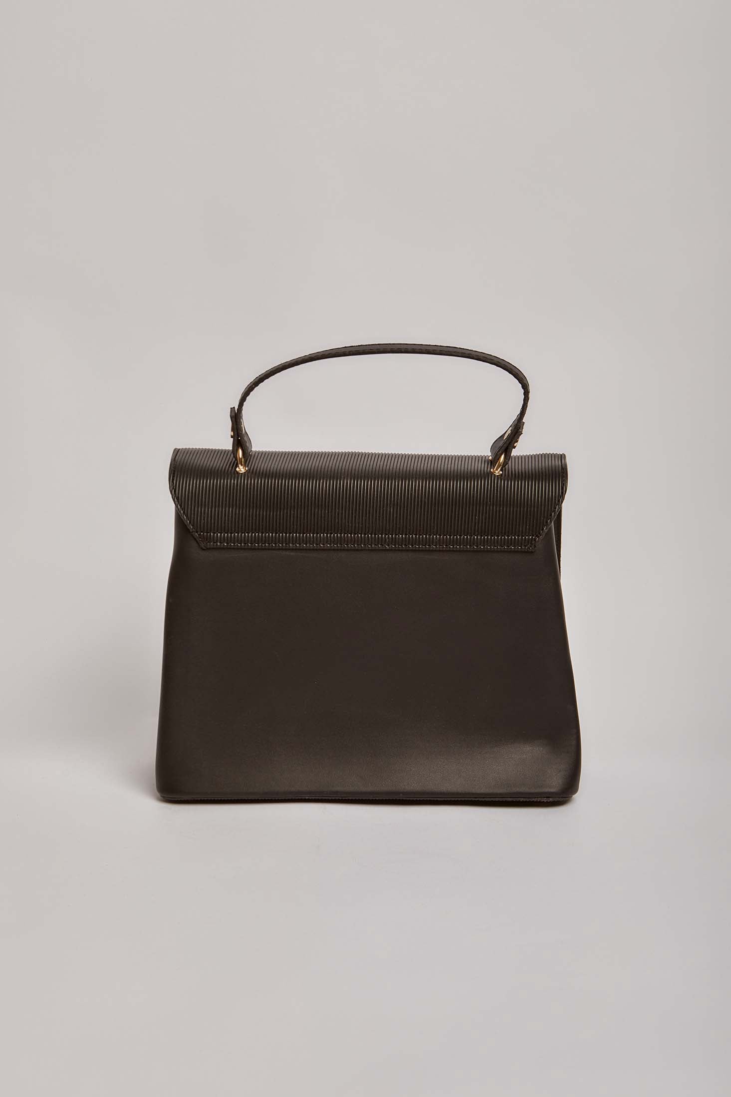 داليدرس شنطة جلد نسائي بكبسوله أسود