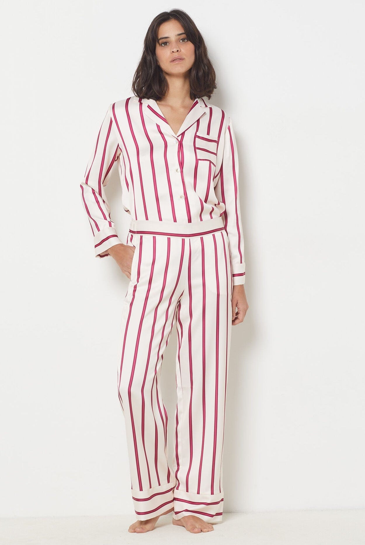 اتام بنطلون ستان منقوش نسائي أبيض سحابي