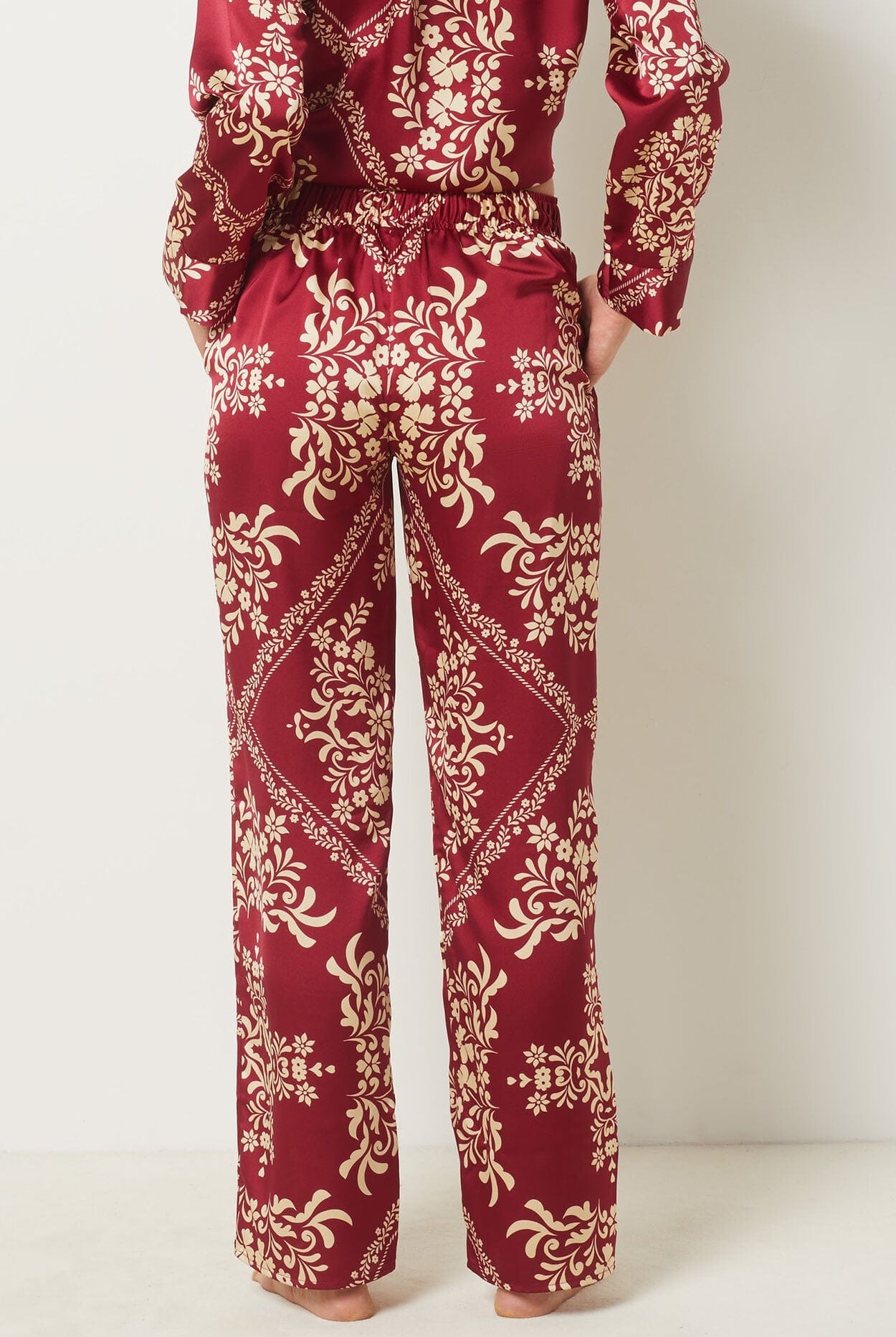 اتام بنطلون ستان منقوش نسائي العقيق الأحمر