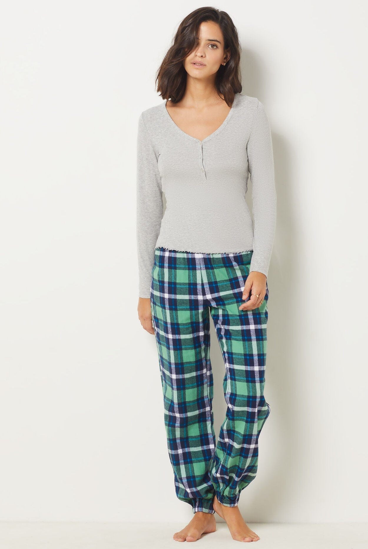 اتام بلوزة نسائية سادة بأزرار على الصدر رمادي