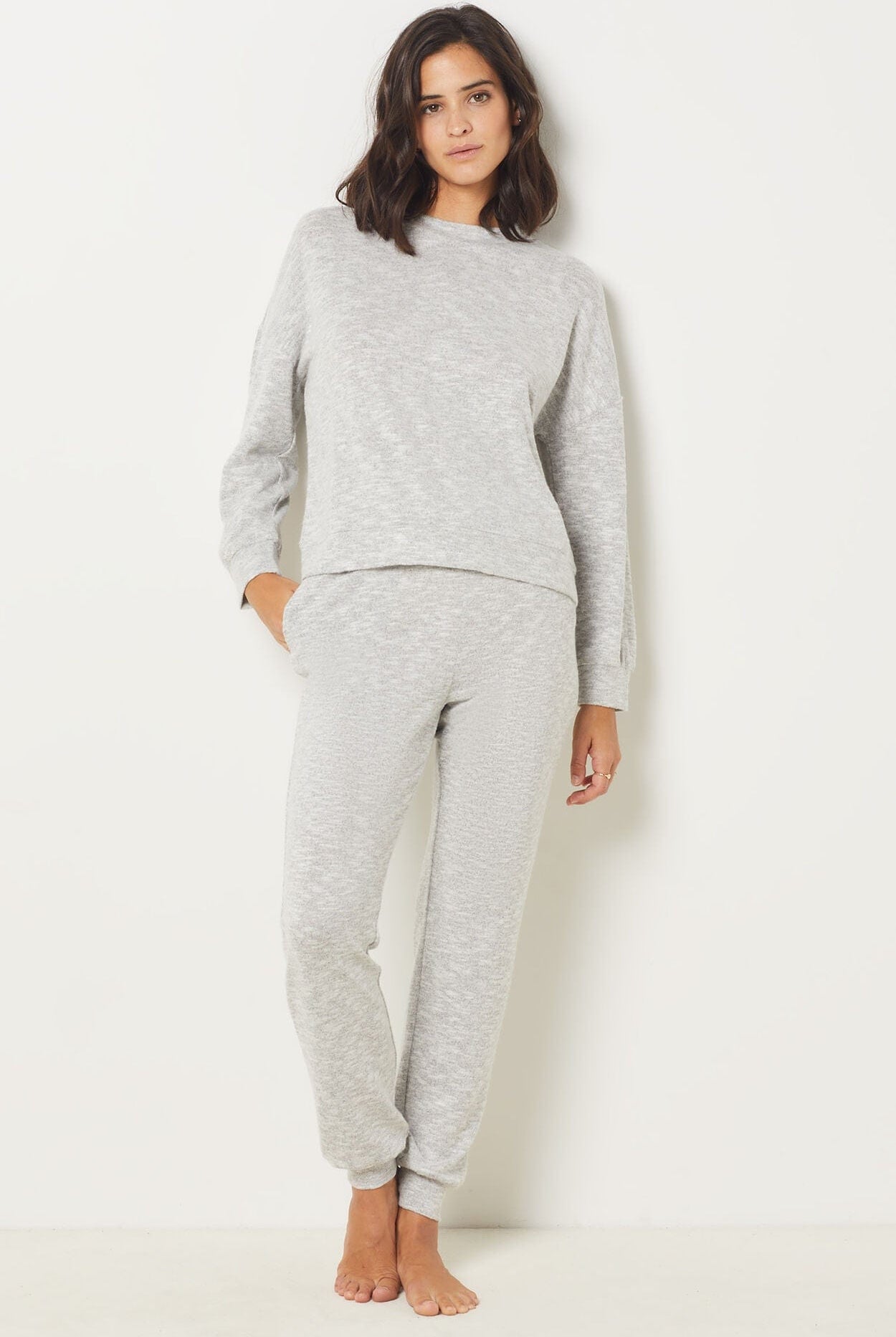 اتام بلوزة نسائية رصاصي سادة بأكمام طويلة رمادي