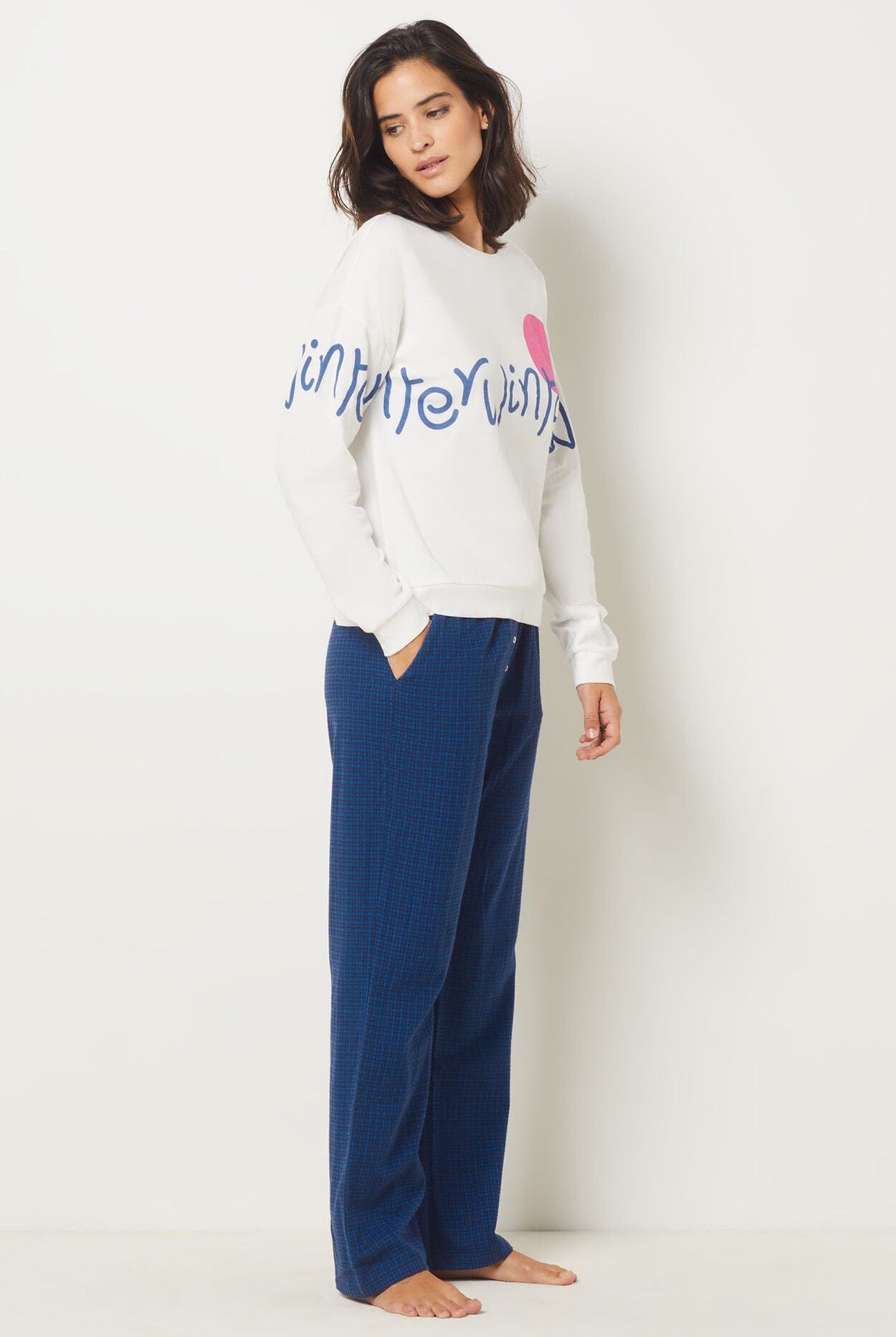 اتام بلوزة نسائية ببطبعة على الصدر بأكمام طويلة بيج فاتح