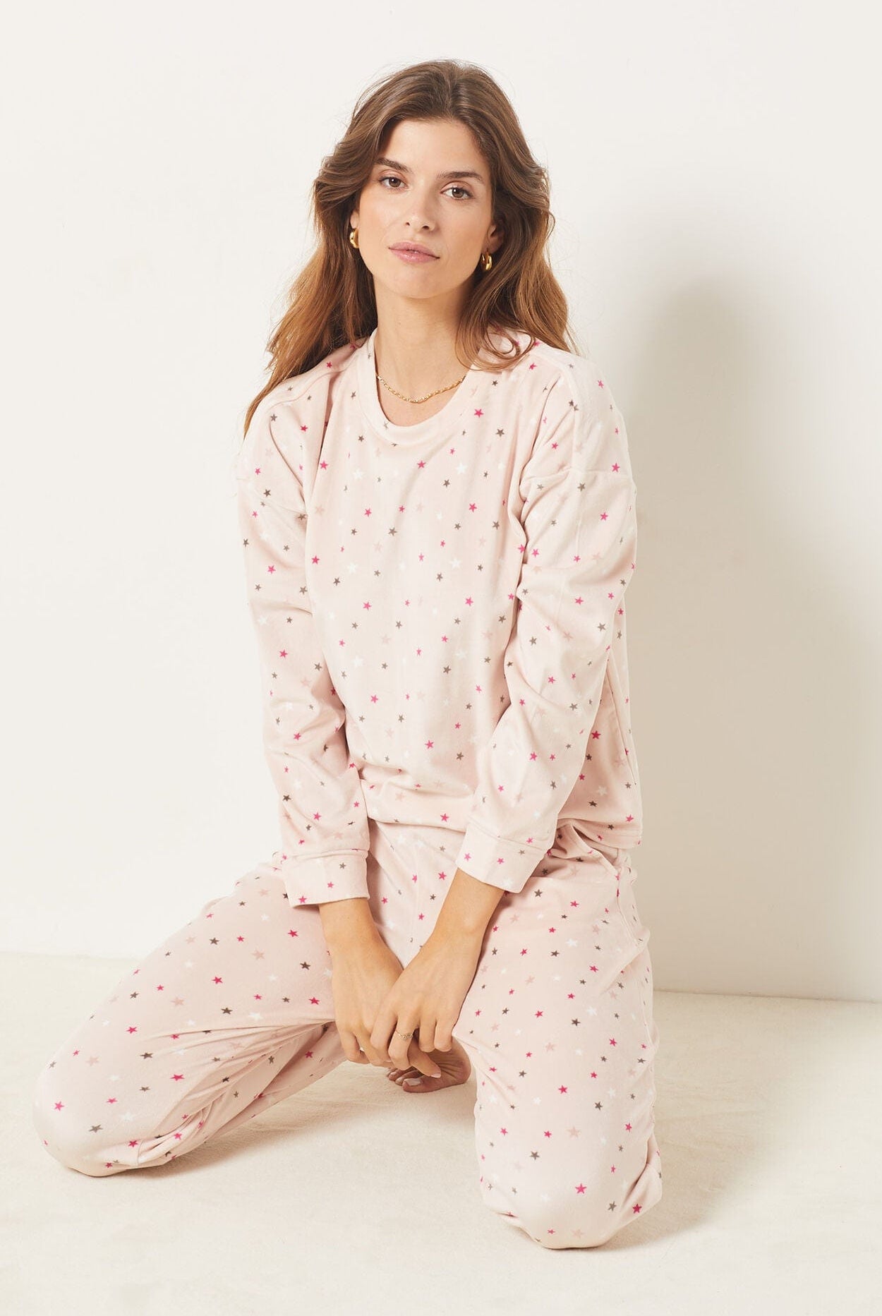 اتام بيجامة قطعتين منقطة طويلة بكم طويل نسائي بيج فاتح