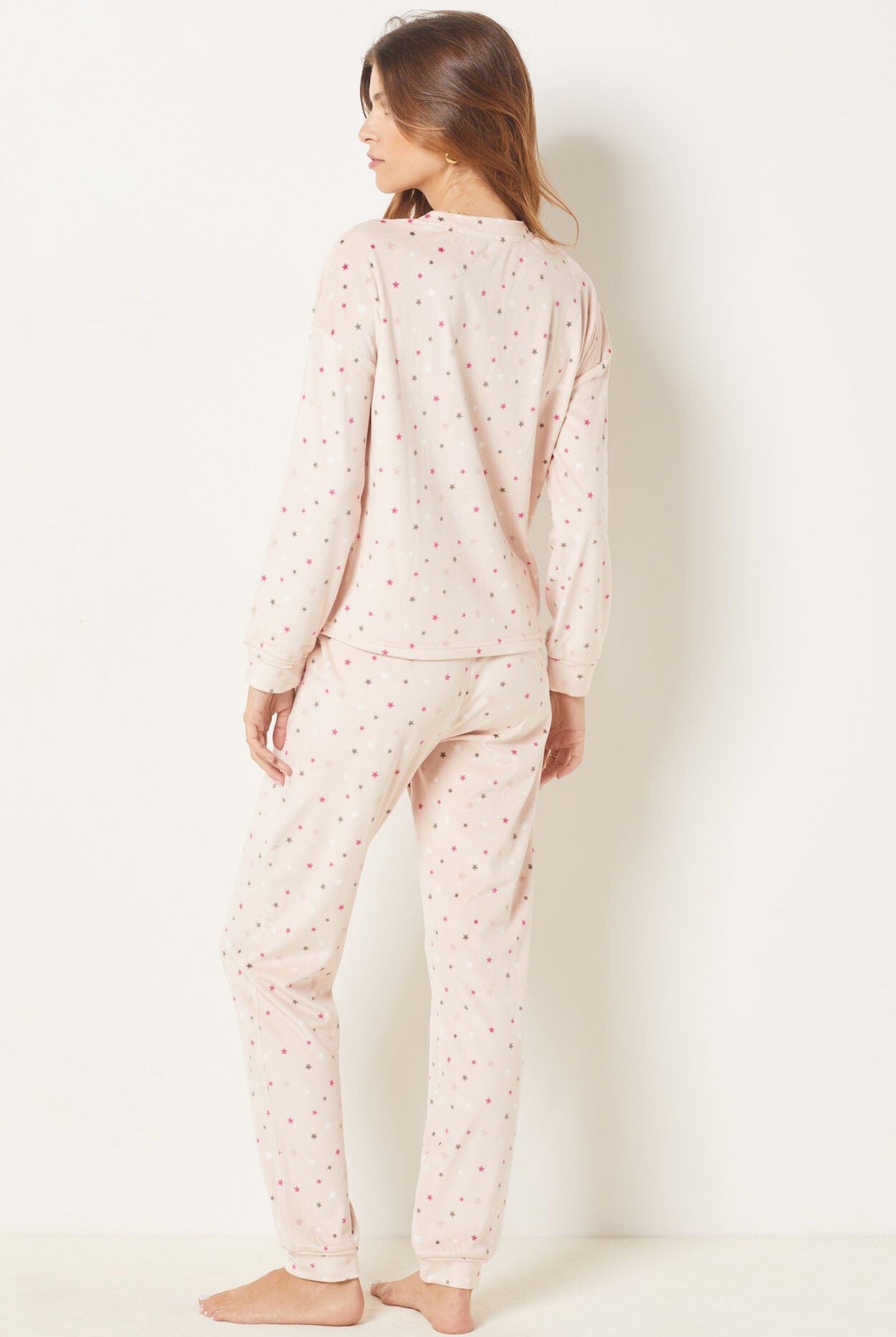 اتام بيجامة قطعتين منقطة طويلة بكم طويل نسائي بيج فاتح