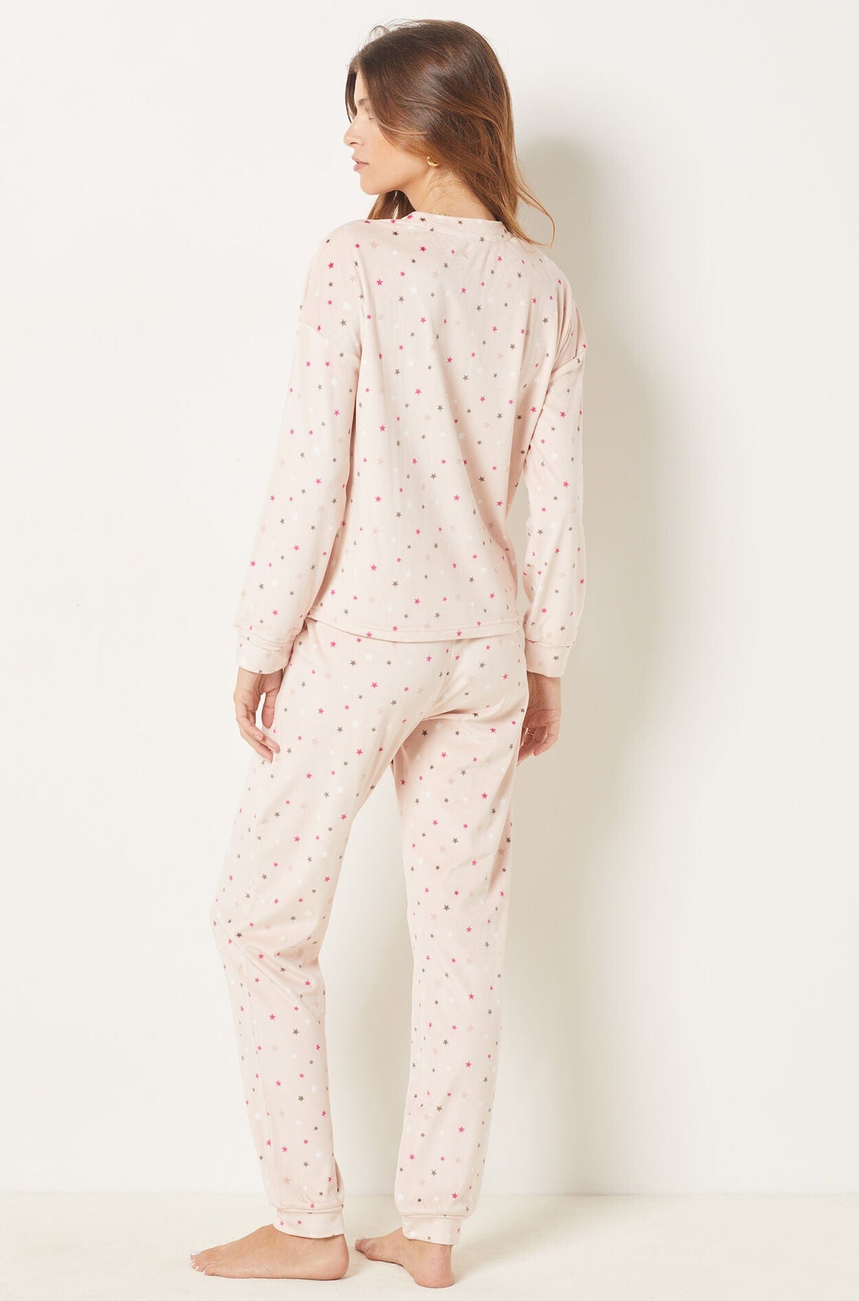 اتام بيجامة قطعتين منقطة طويلة بكم طويل نسائي بيج فاتح