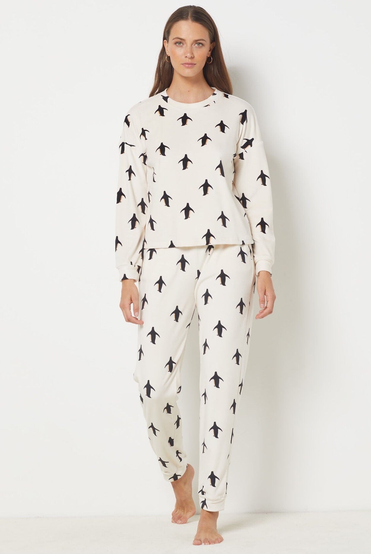 اتام بيجامة قطعتين طويلة منقوشة رسمة بطريق كم طويل نسائي بيج فاتح