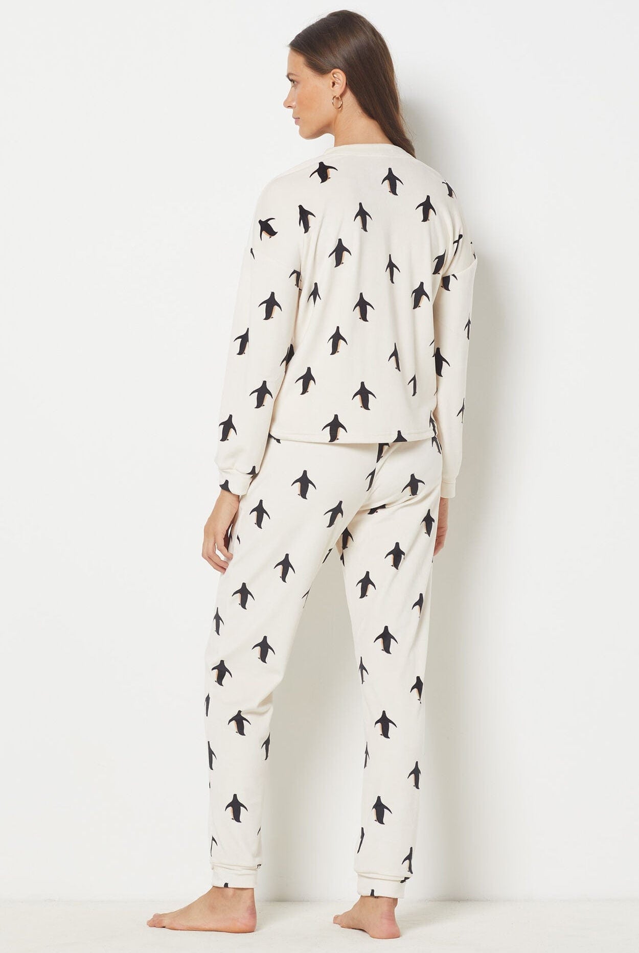 اتام بيجامة قطعتين طويلة منقوشة رسمة بطريق كم طويل نسائي بيج فاتح