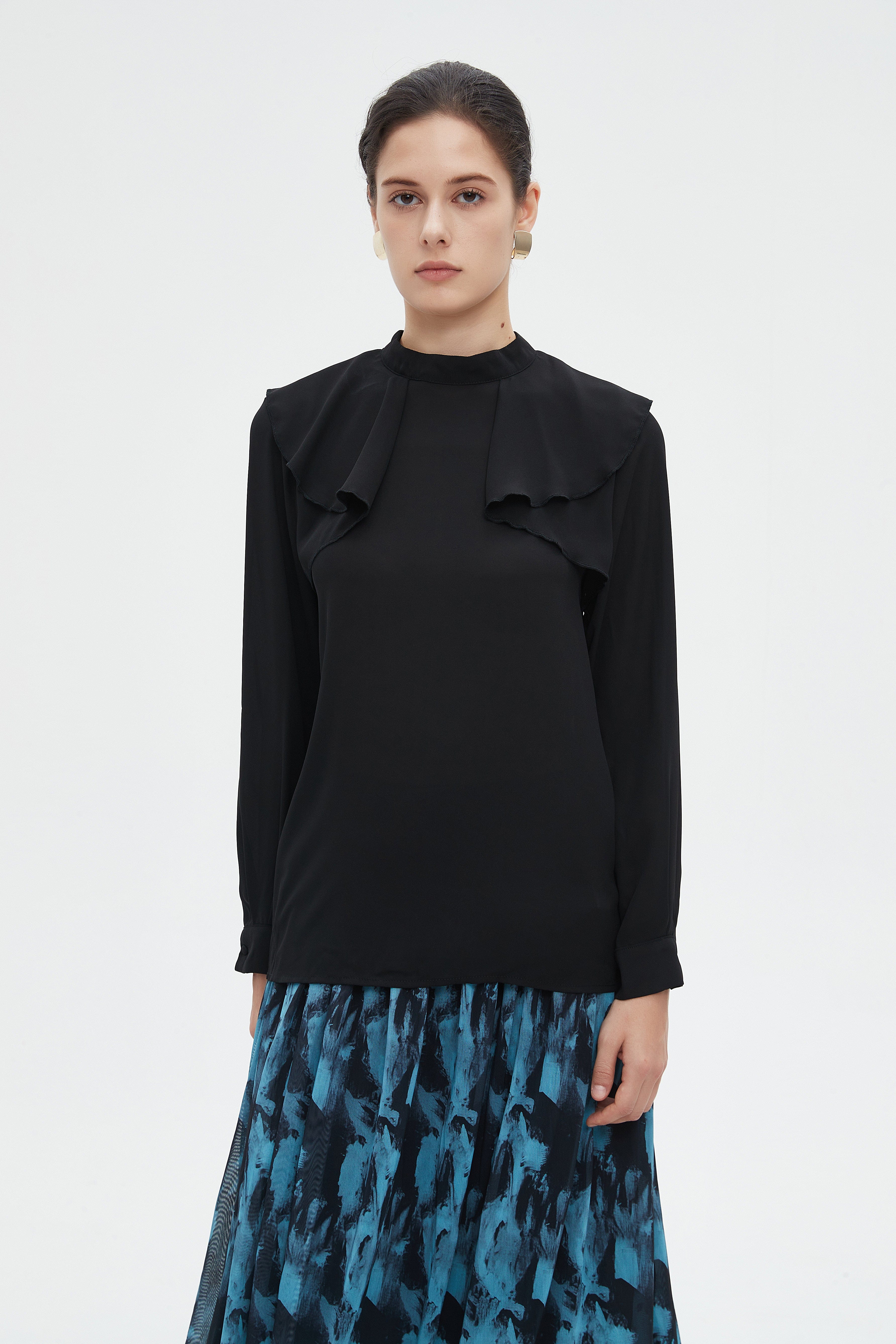 ู
ููุง ุจููุฒุฉ ูุณุงุฆูุฉ ุทูููุฉ ุณุงุฏุฉ ุจูู
ุทููู ููุดูุด ุนูู ุงููุชู