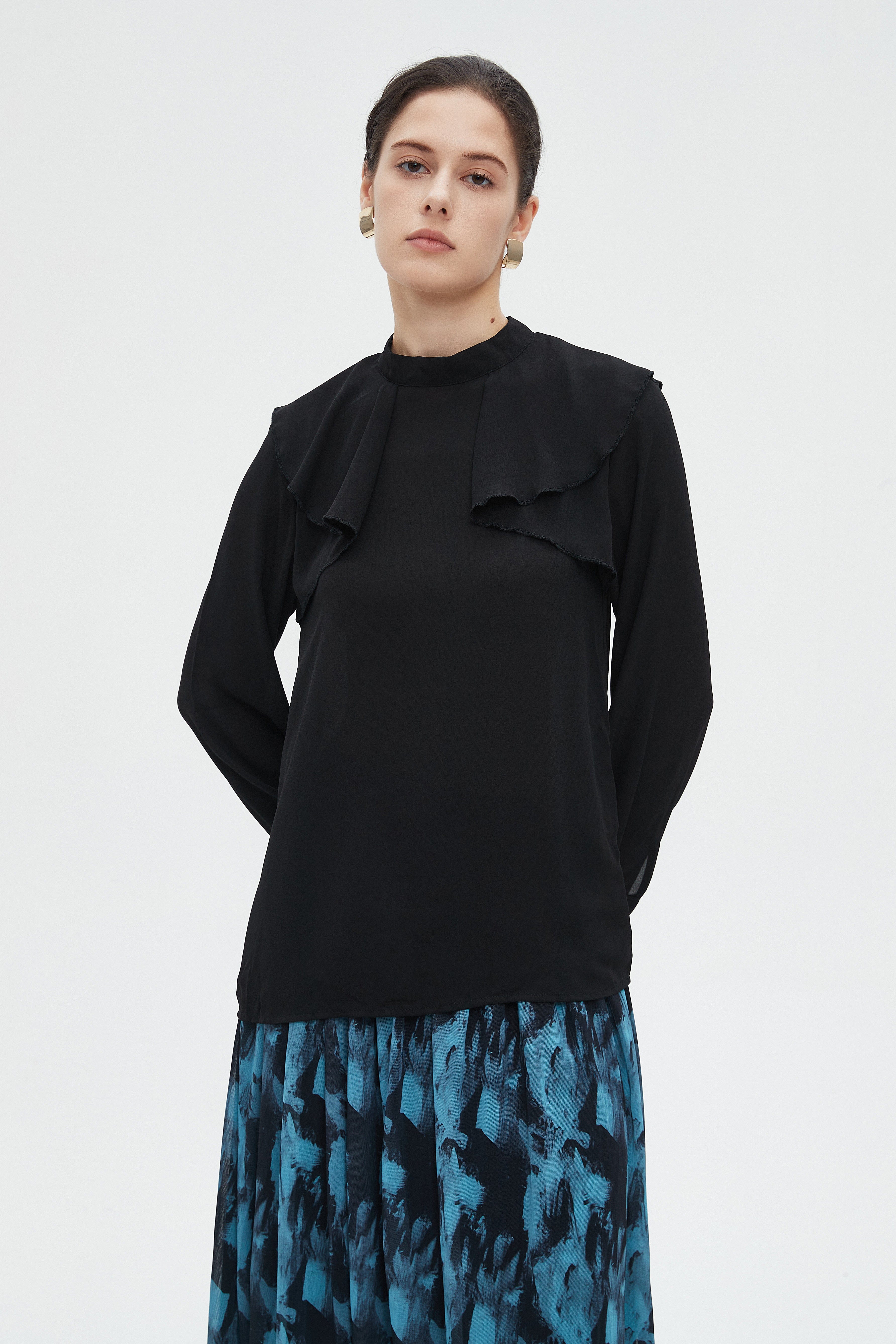 ู
ููุง ุจููุฒุฉ ูุณุงุฆูุฉ ุทูููุฉ ุณุงุฏุฉ ุจูู
ุทููู ููุดูุด ุนูู ุงููุชู