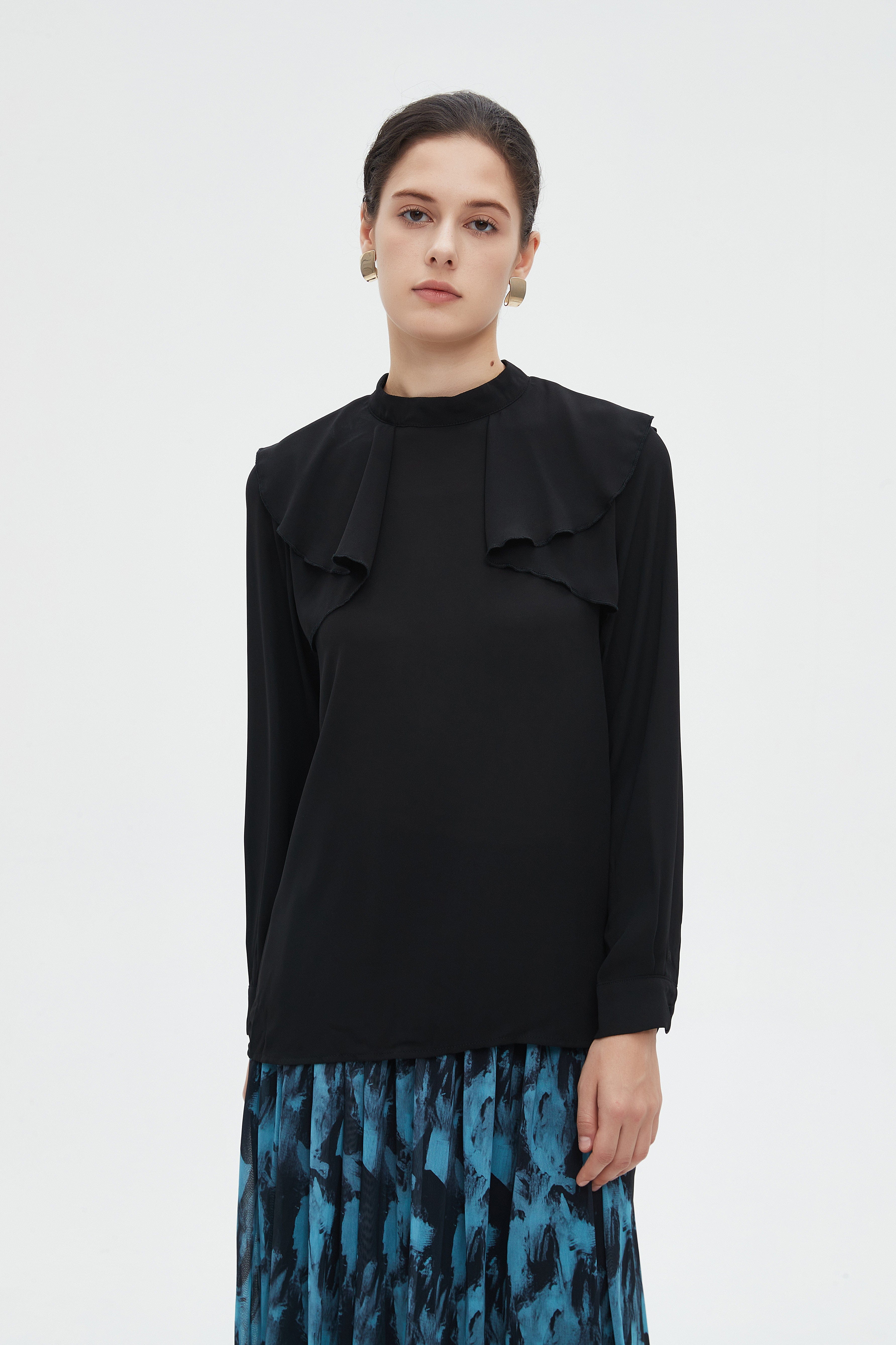 ู
ููุง ุจููุฒุฉ ูุณุงุฆูุฉ ุทูููุฉ ุณุงุฏุฉ ุจูู
ุทููู ููุดูุด ุนูู ุงููุชู