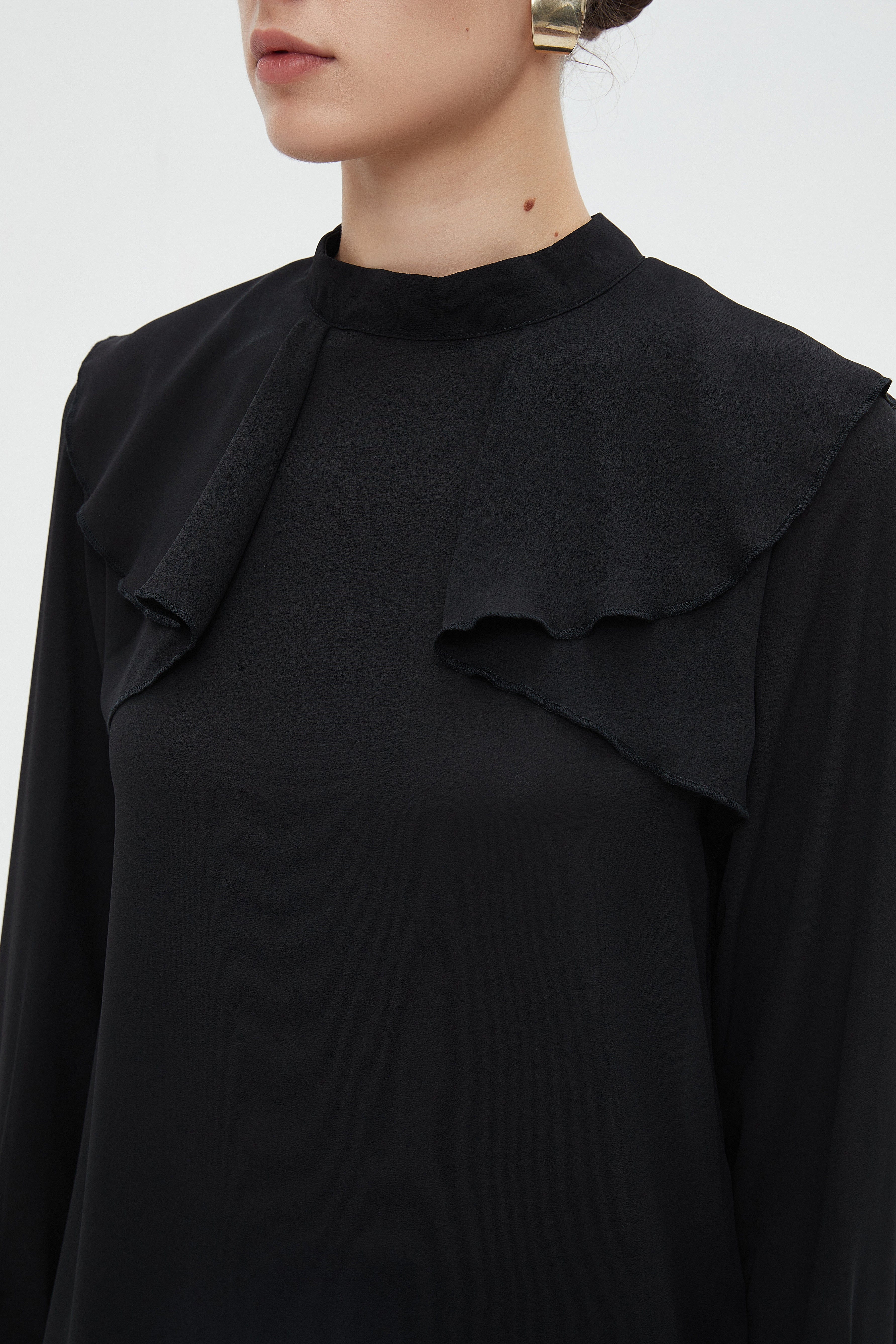 ู
ููุง ุจููุฒุฉ ูุณุงุฆูุฉ ุทูููุฉ ุณุงุฏุฉ ุจูู
ุทููู ููุดูุด ุนูู ุงููุชู