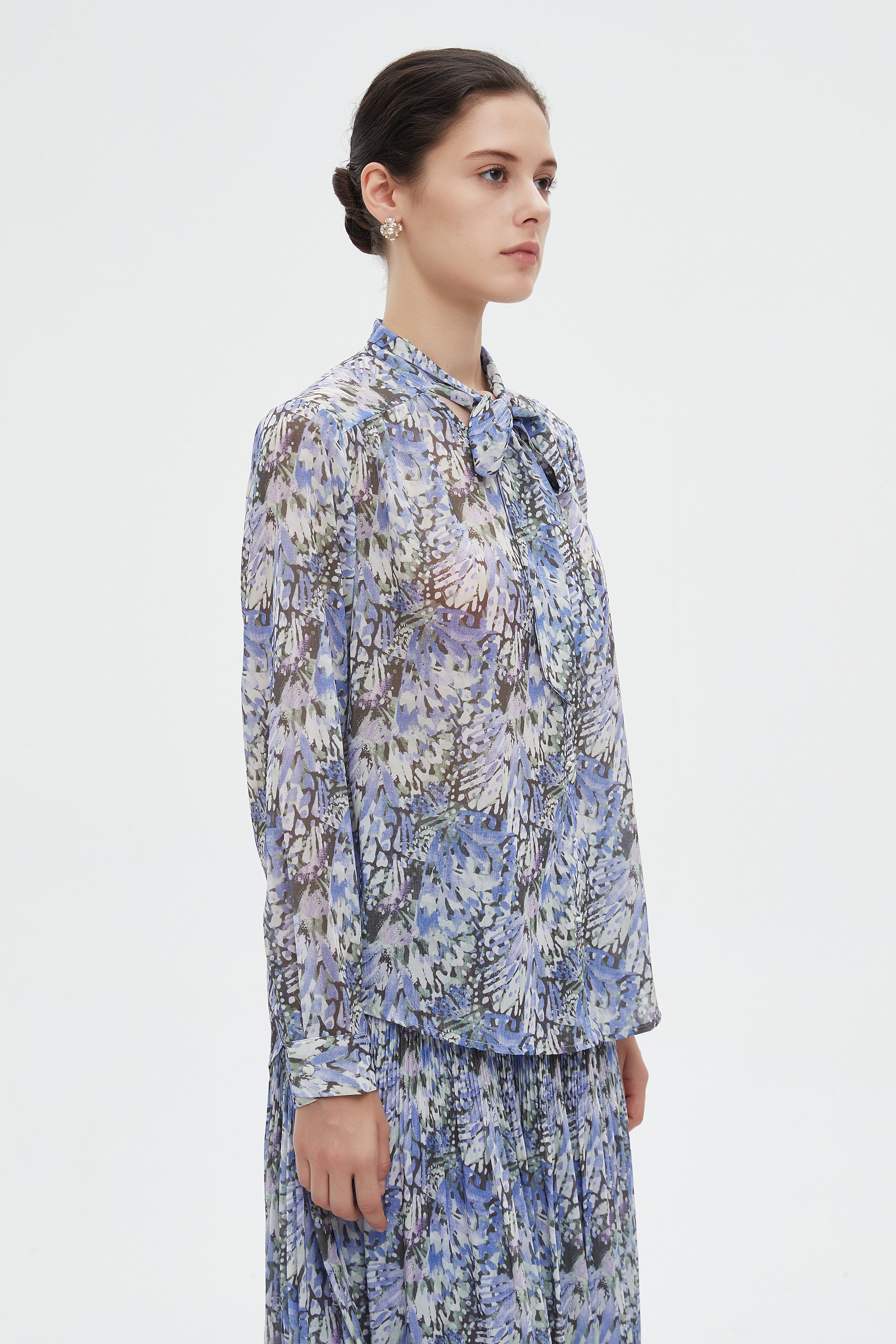 ميكا بلوزة نسائية مشجرة بكم طويل ورابطة عنق فيونكه