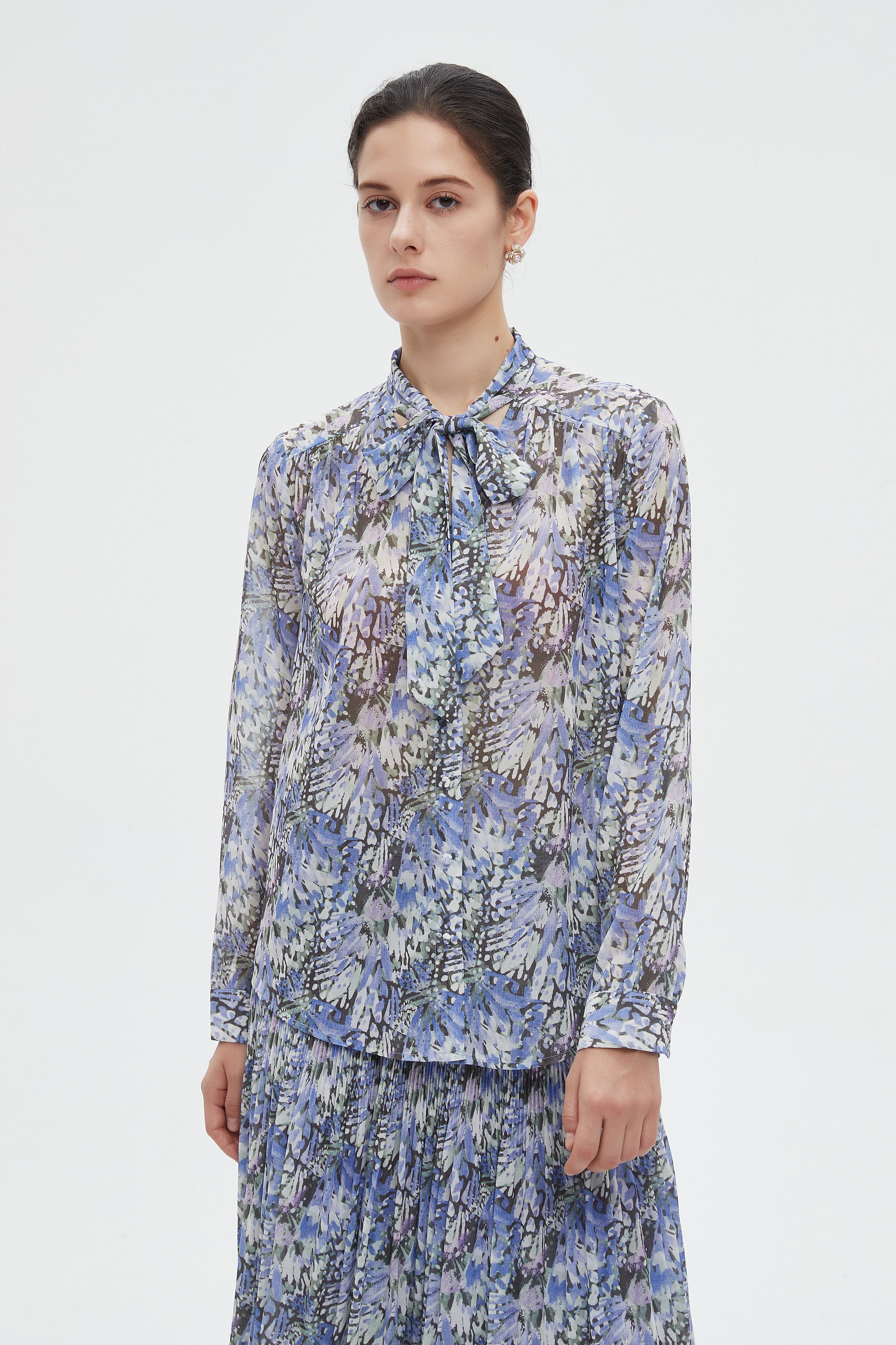 ميكا بلوزة نسائية مشجرة بكم طويل ورابطة عنق فيونكه