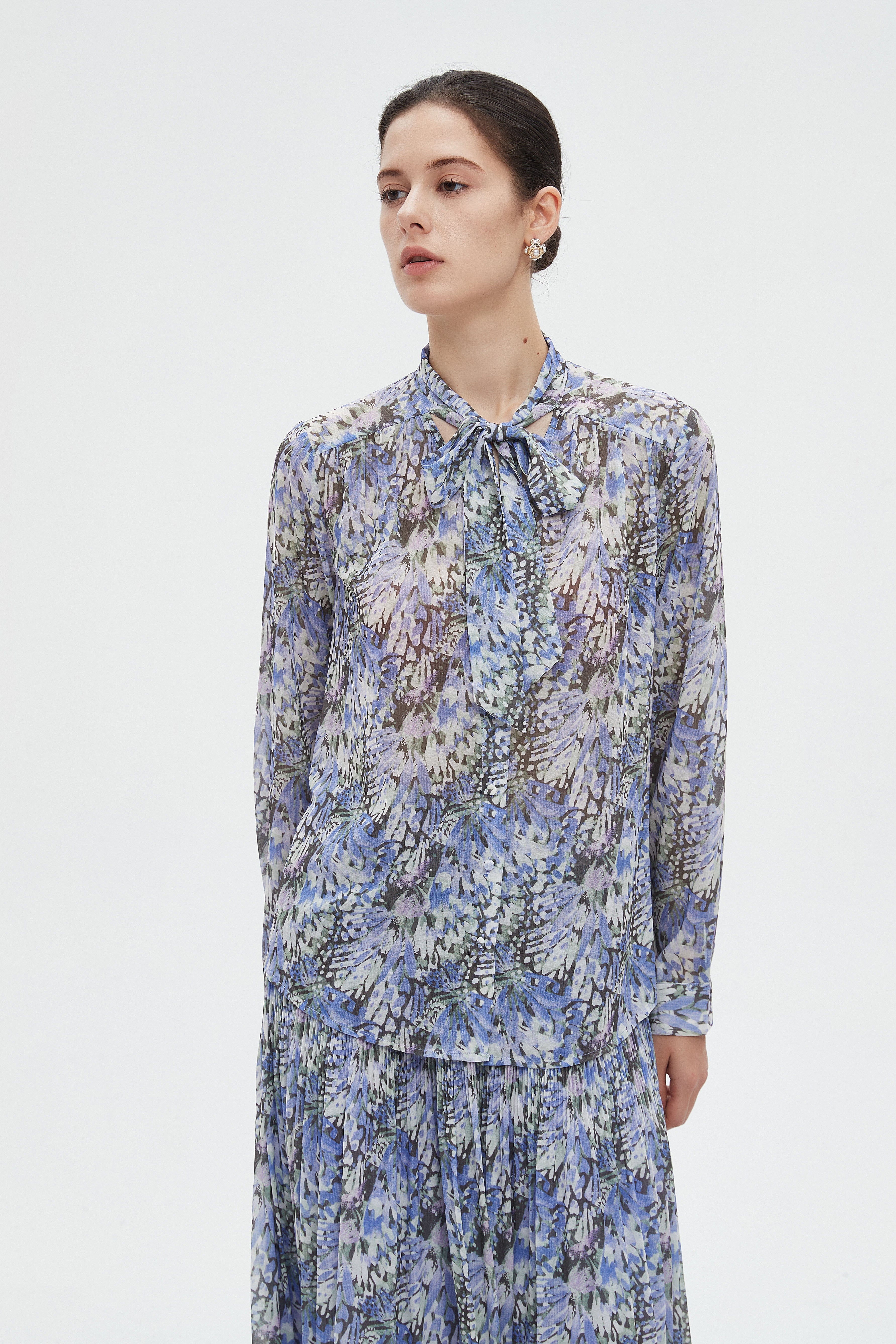 ميكا بلوزة نسائية مشجرة بكم طويل ورابطة عنق فيونكه