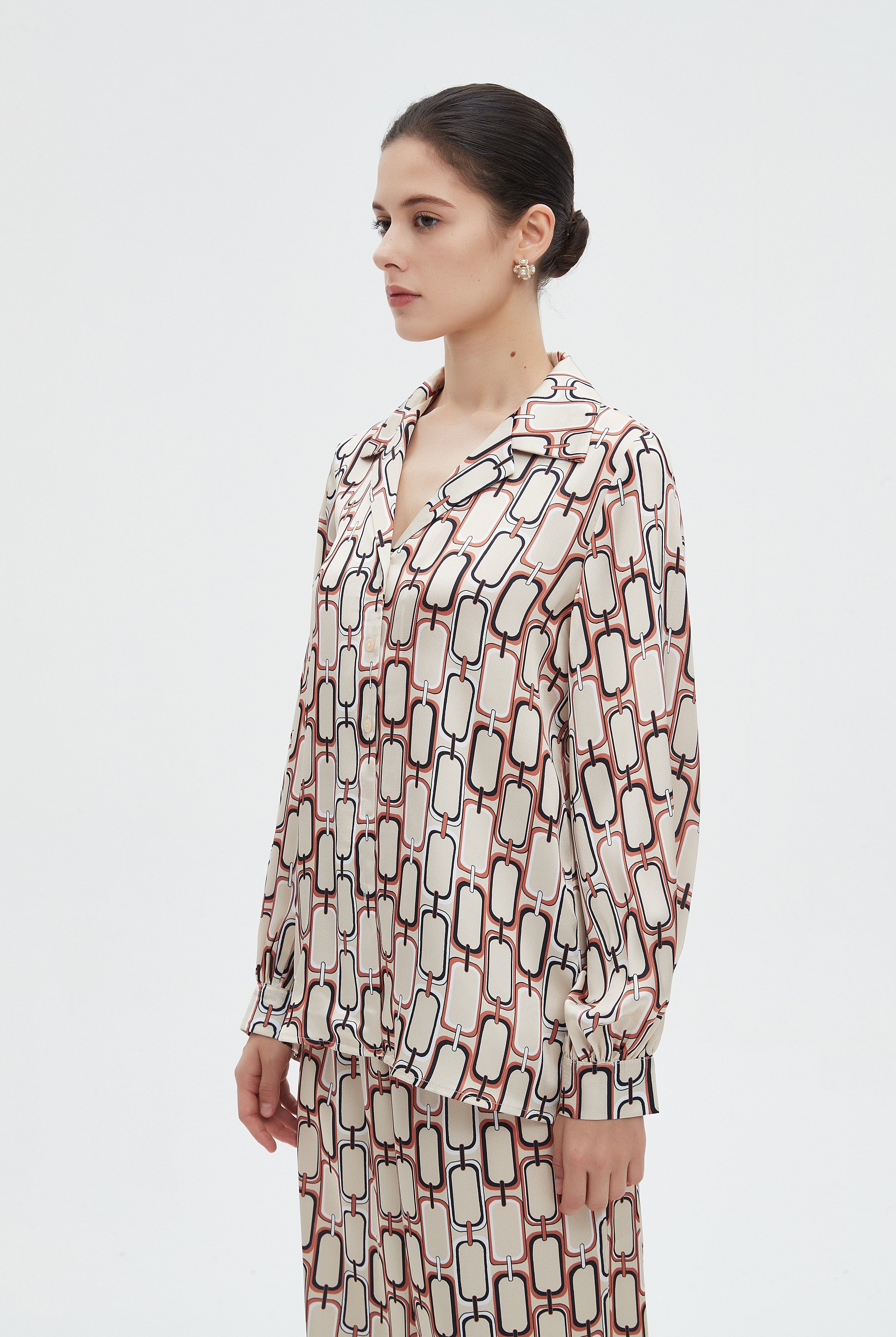 ميكا بلوزة نسائية منقوشة بياقة وأكمام طويلة