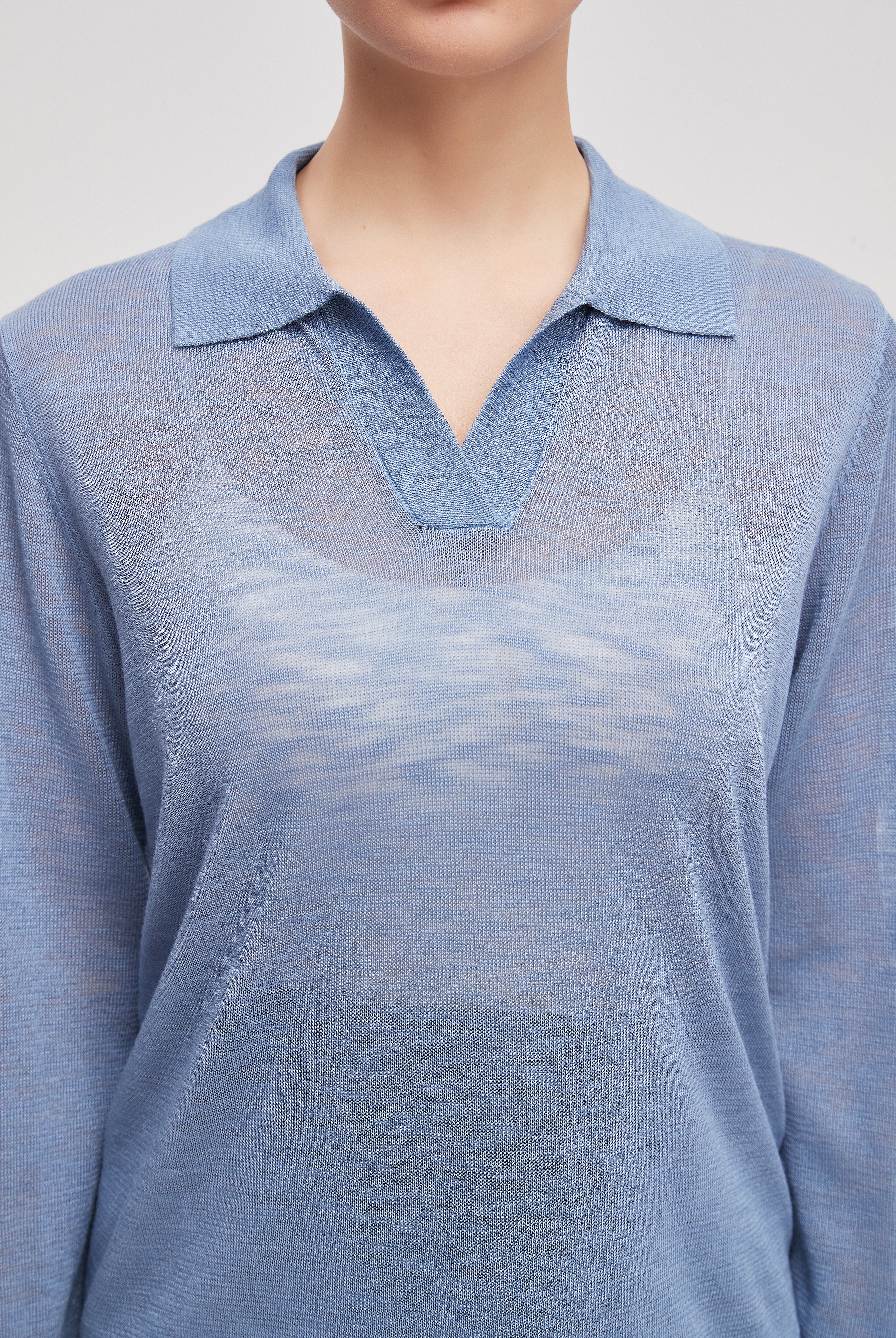 صورة توب كم طويل بياقة قميص من ليفيا