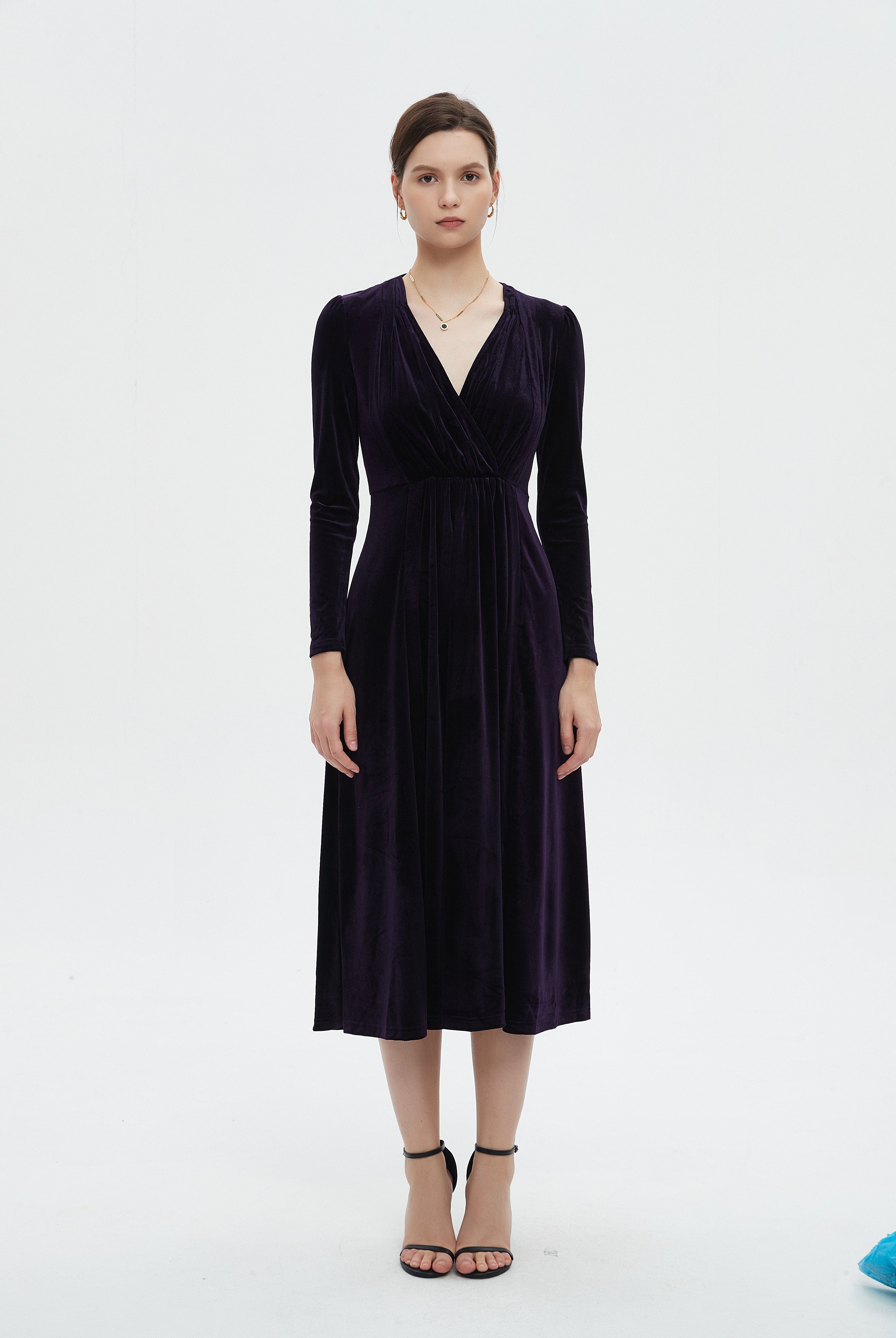 ميكا فستان نسائي ميدي سادة بكم طويل وفتحة رقبة V