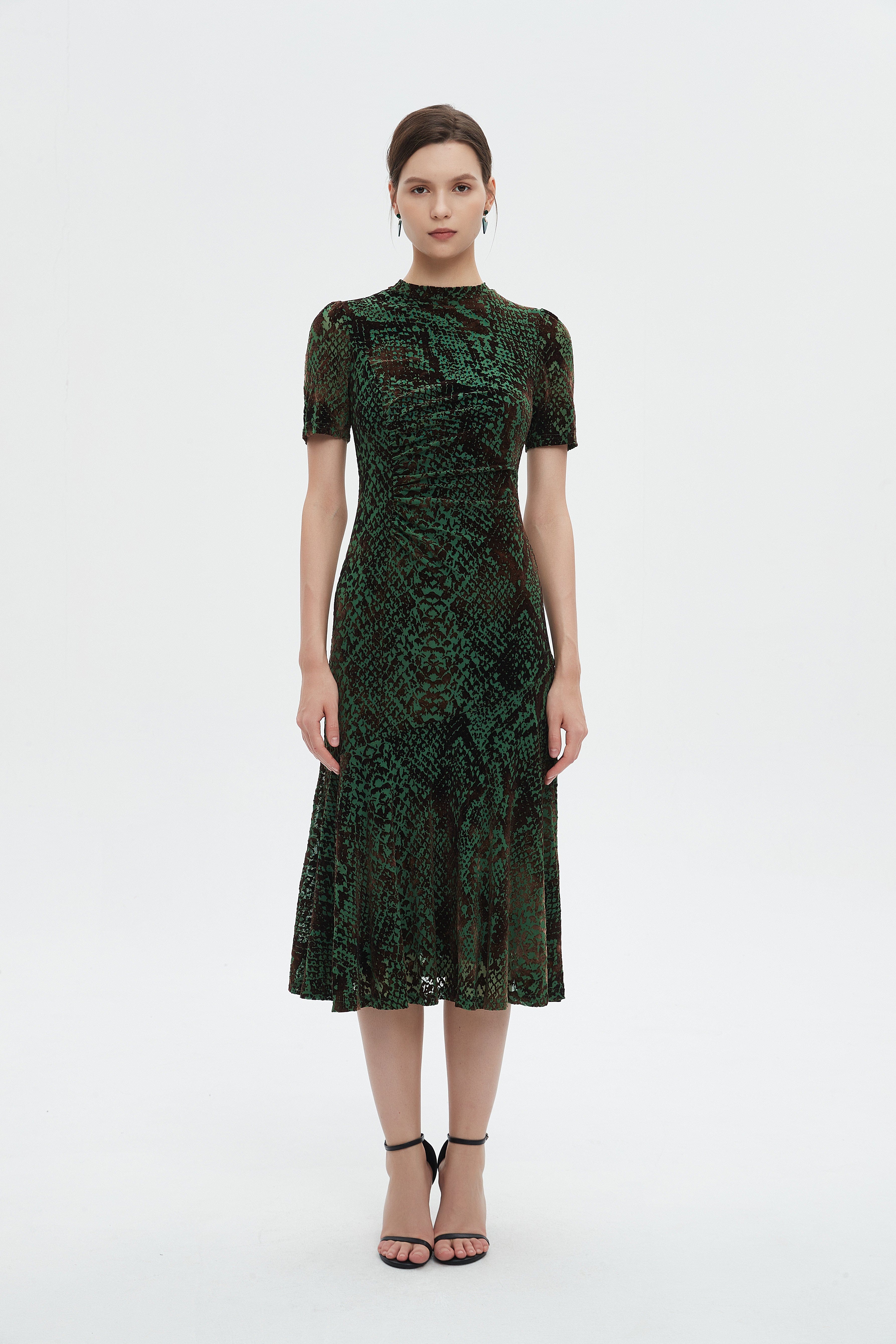 ميكا فستان نسائي ميدي نص كم منثوش