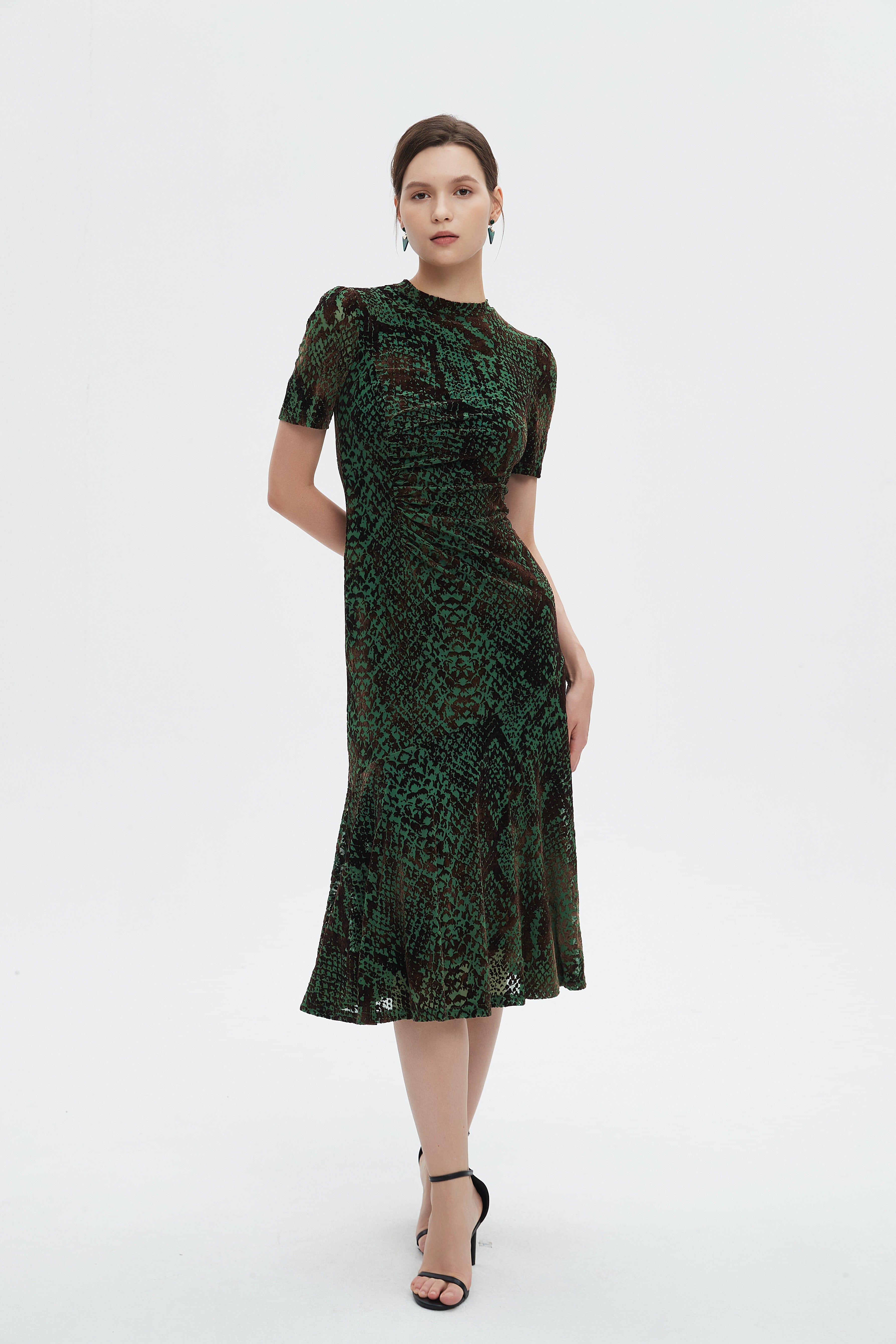 ميكا فستان نسائي ميدي نص كم منثوش