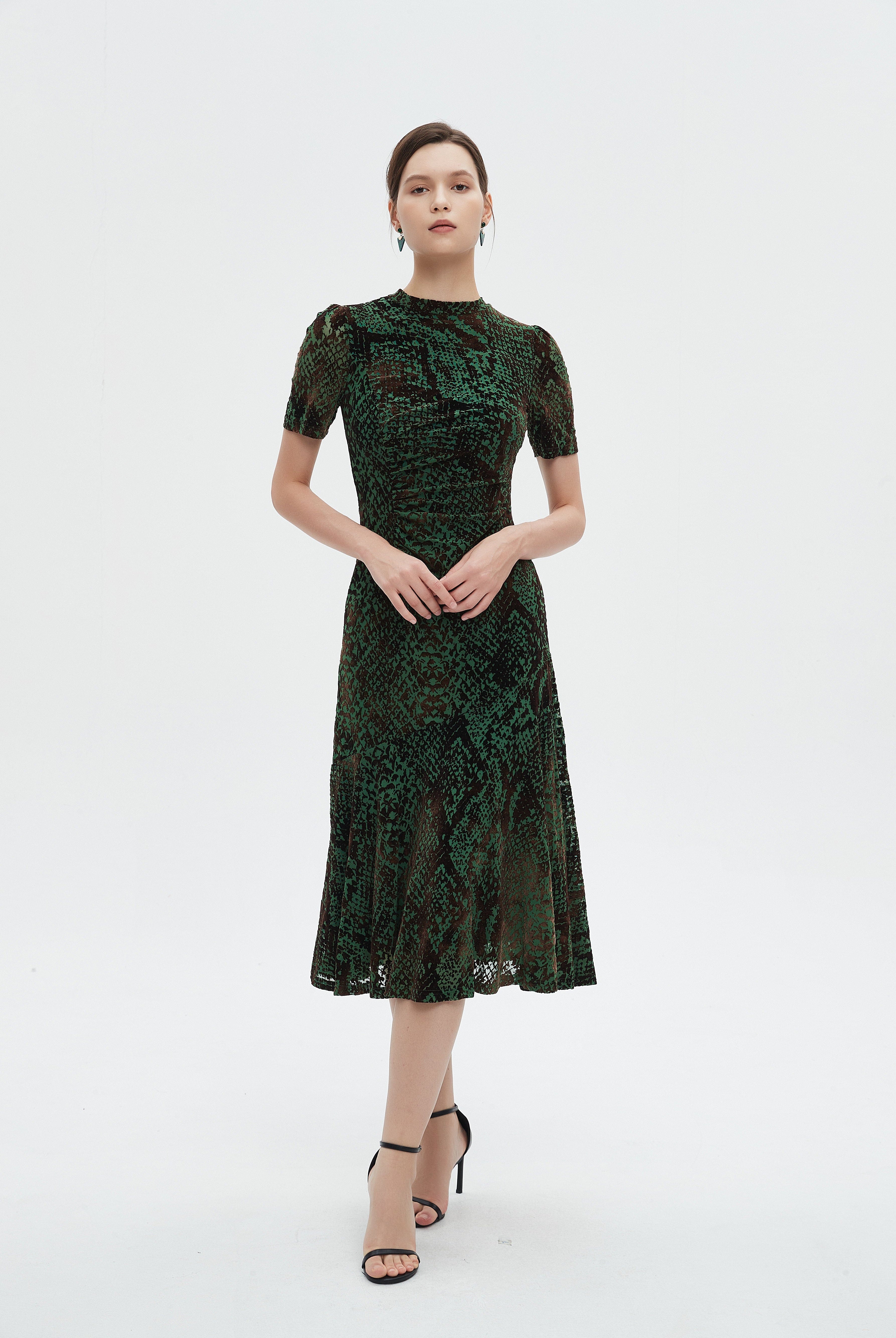 ميكا فستان نسائي ميدي نص كم منثوش