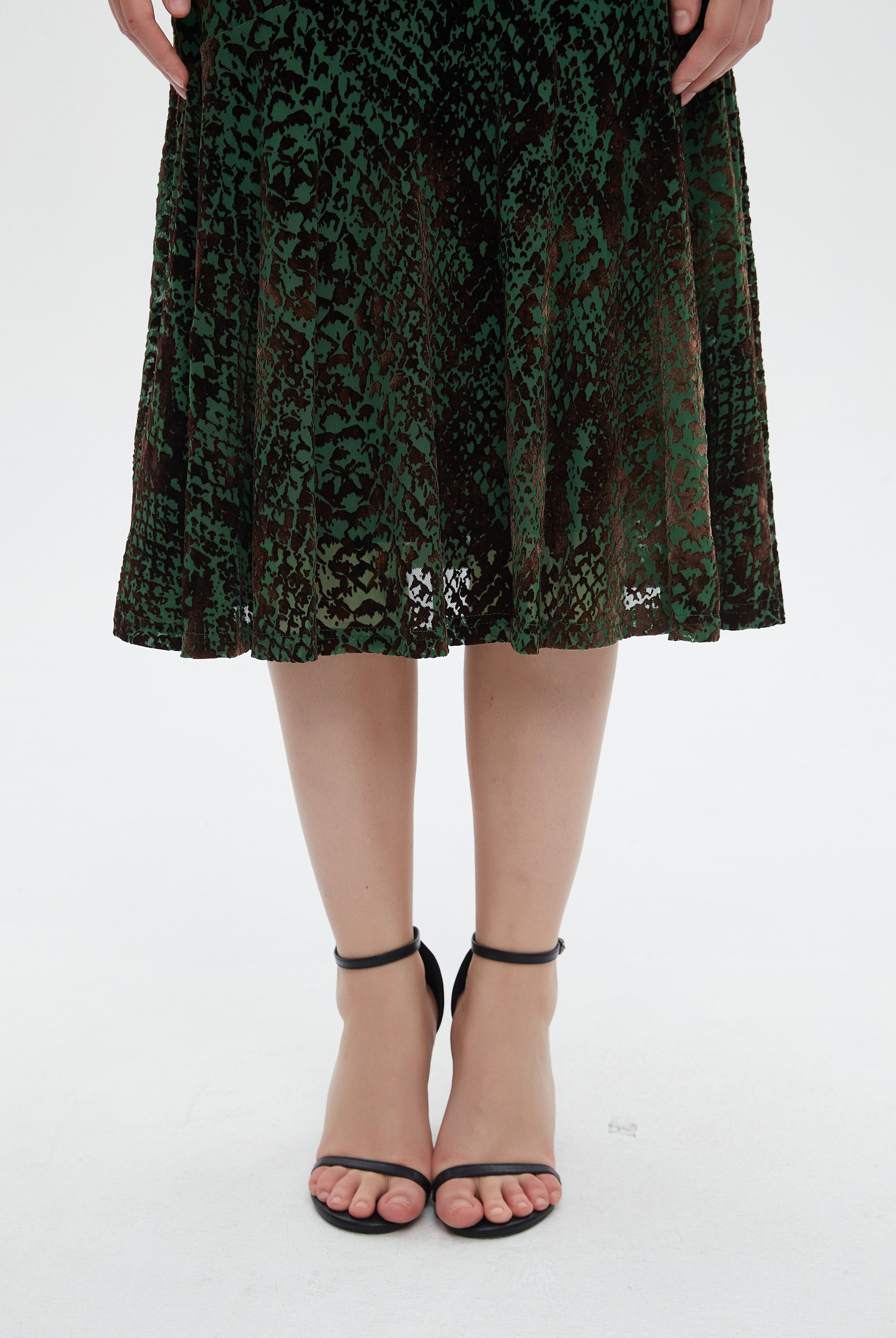 ميكا فستان نسائي ميدي نص كم منثوش