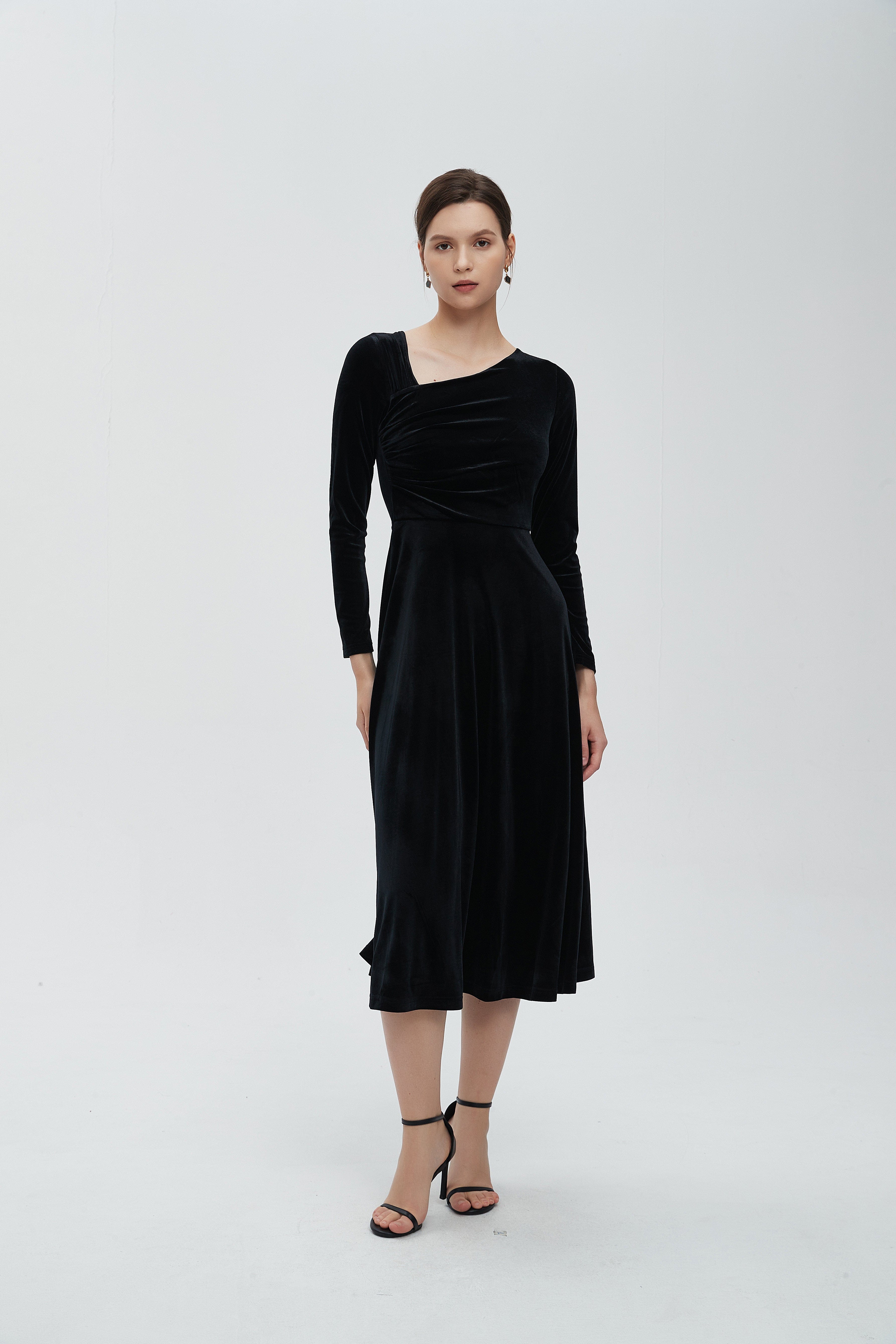 ميكا فستان نسائي للركبة مخملي بكم طويل وقصه رقبة V