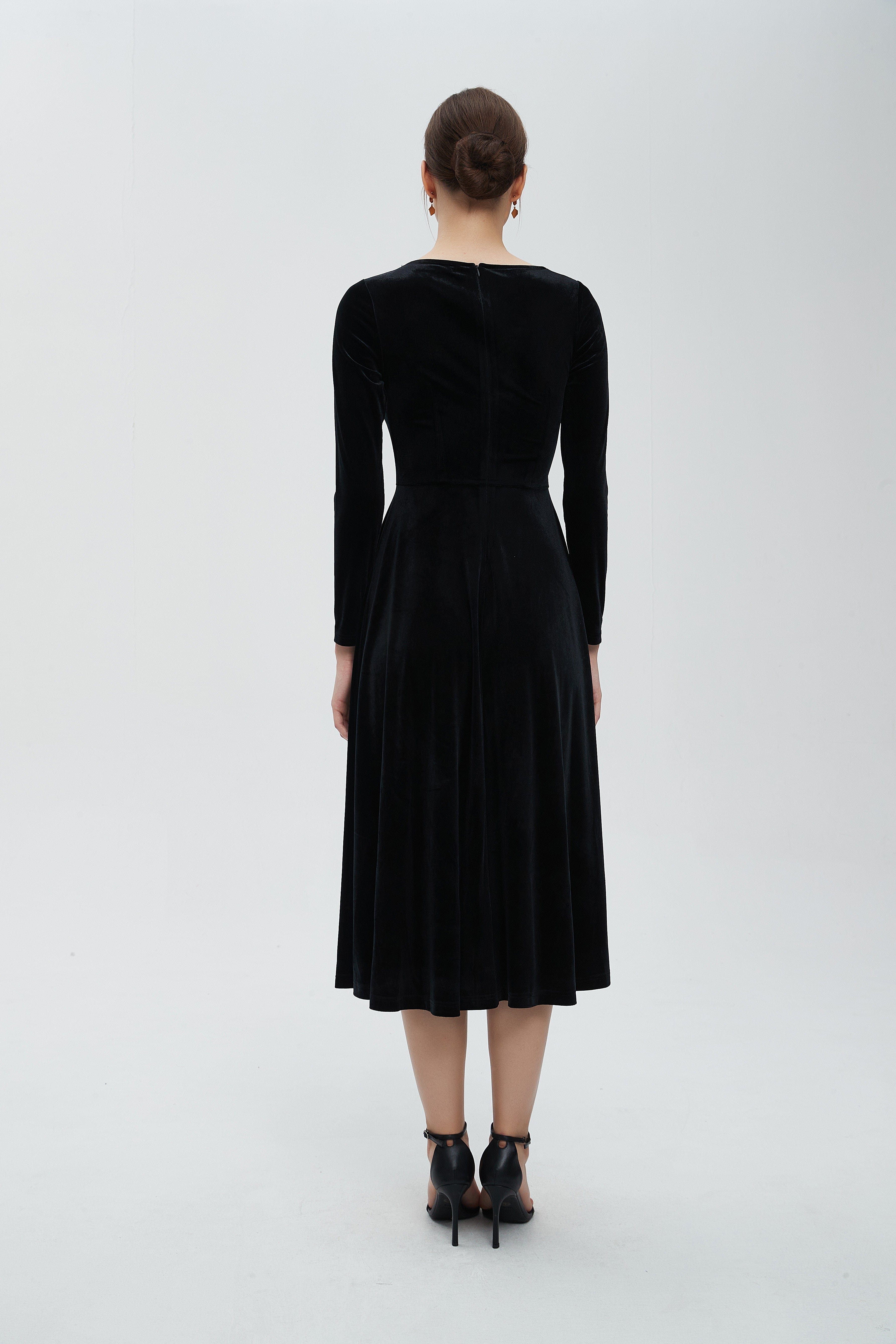 ميكا فستان نسائي مخملي كم طويل برقبة V وريش على الأكتاف