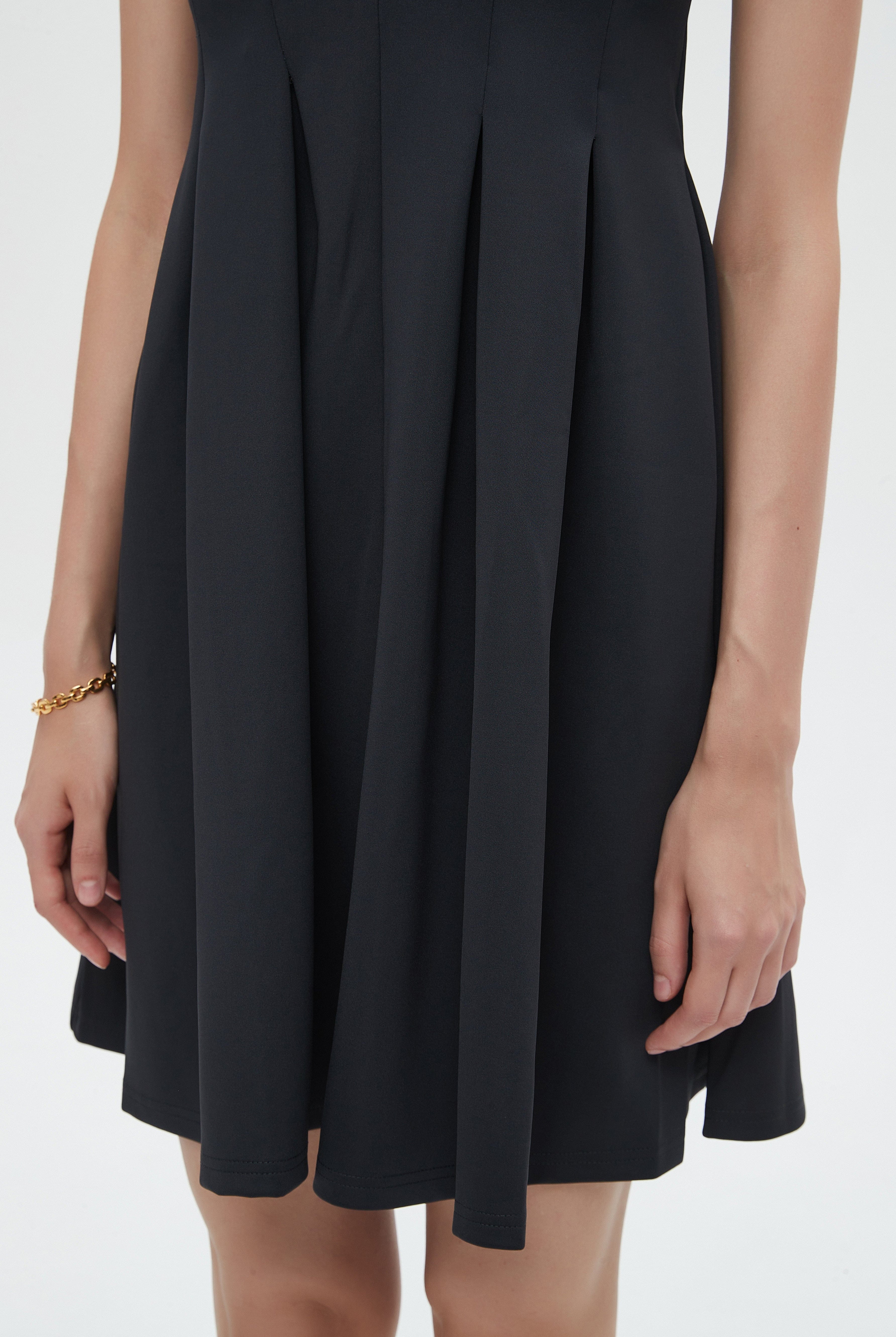 ميكا فستان ميني نسائي كات سادة بقصة كشكش