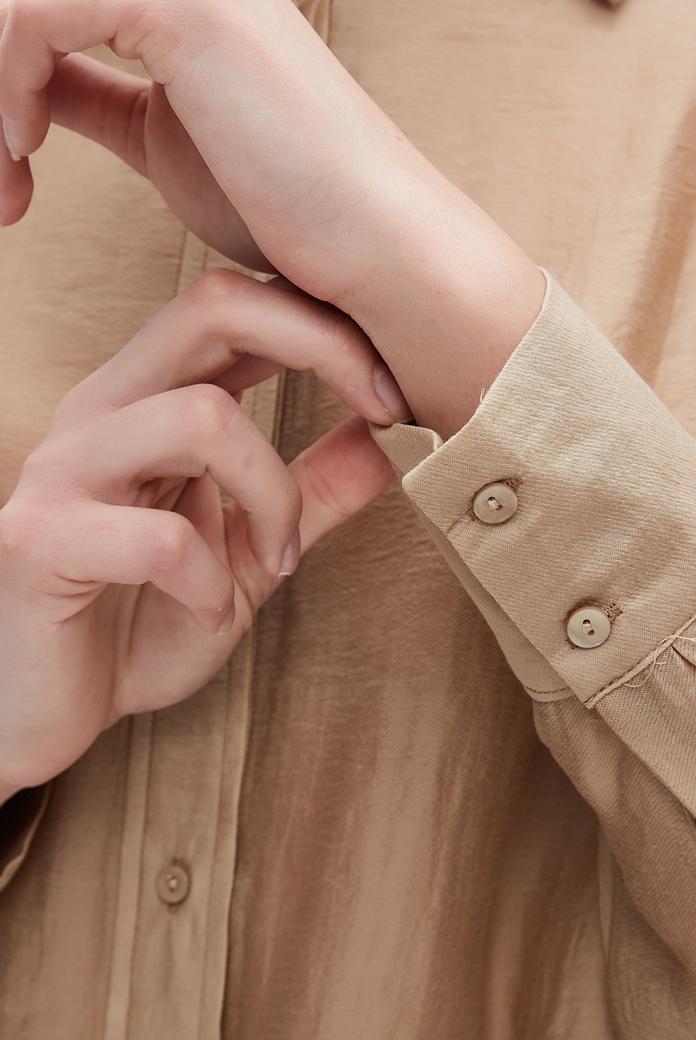 نتشي بلوزة نسائي بكم ساده وازرار اماميه