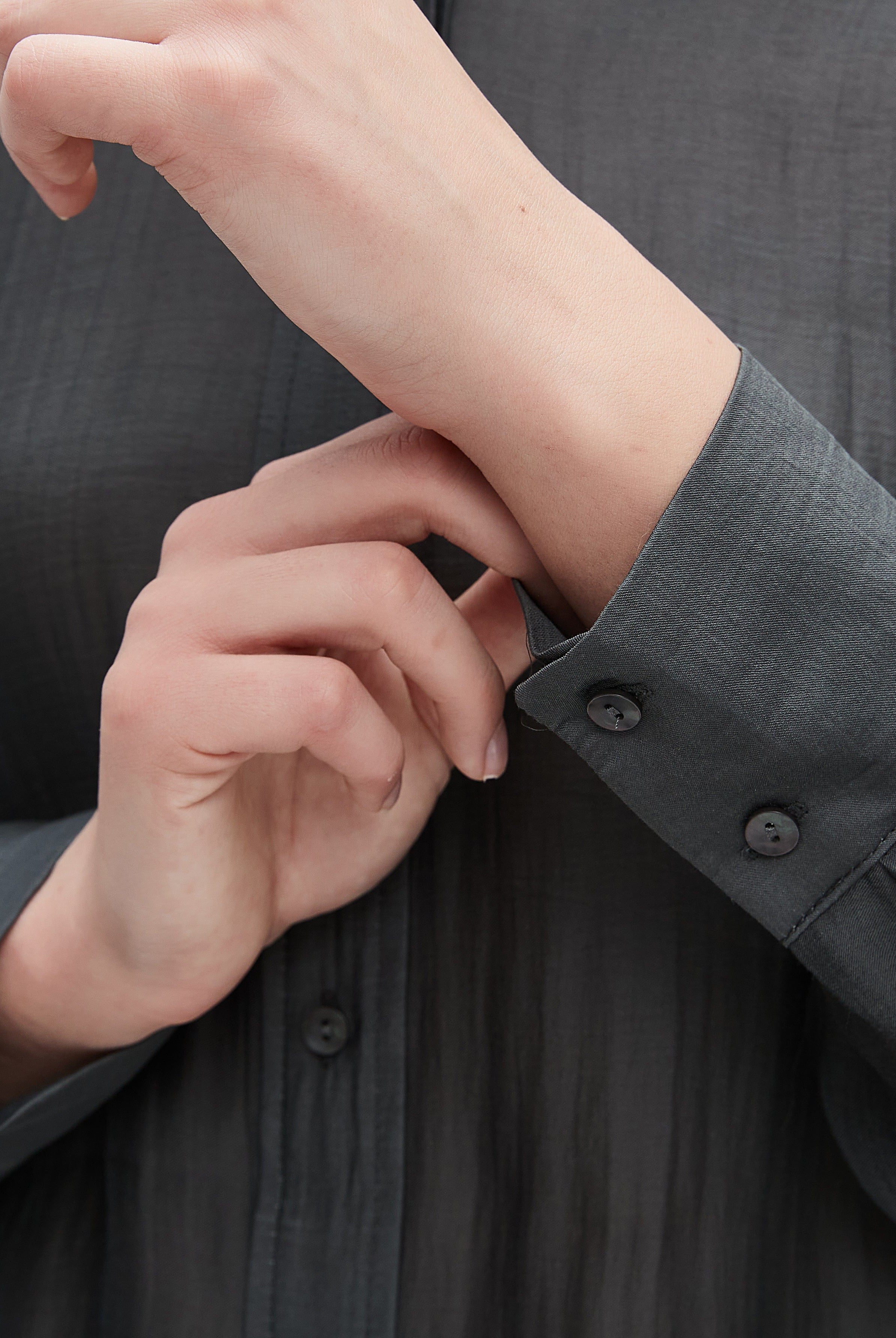 نتشي بلوزة نسائي بكم ساده وازرار اماميه