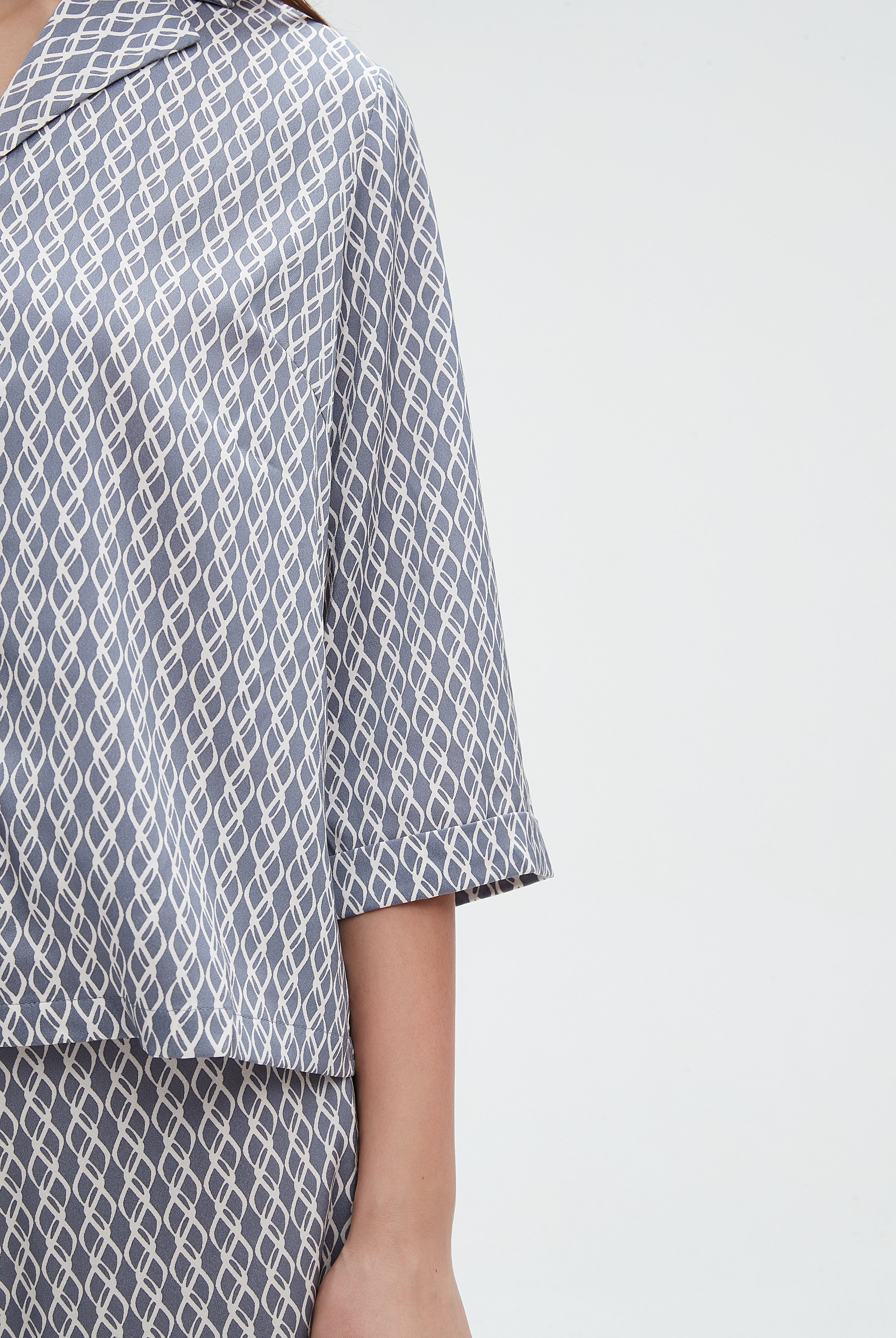 نتشي بلوزة نسائي 3/4 كم منقوشة