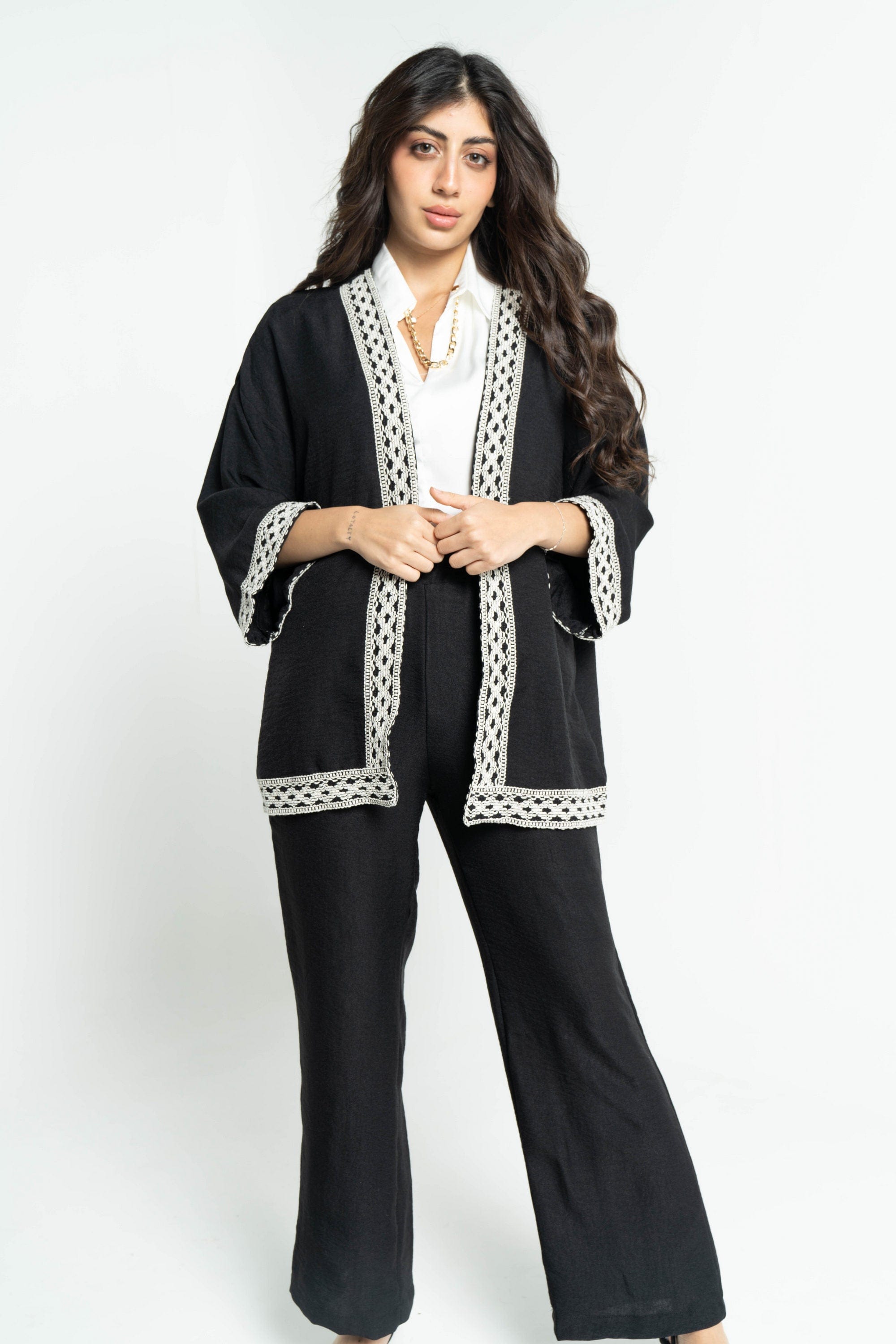 داليدرس كيمونو نسائي مطرز كم طويل واسع أسود