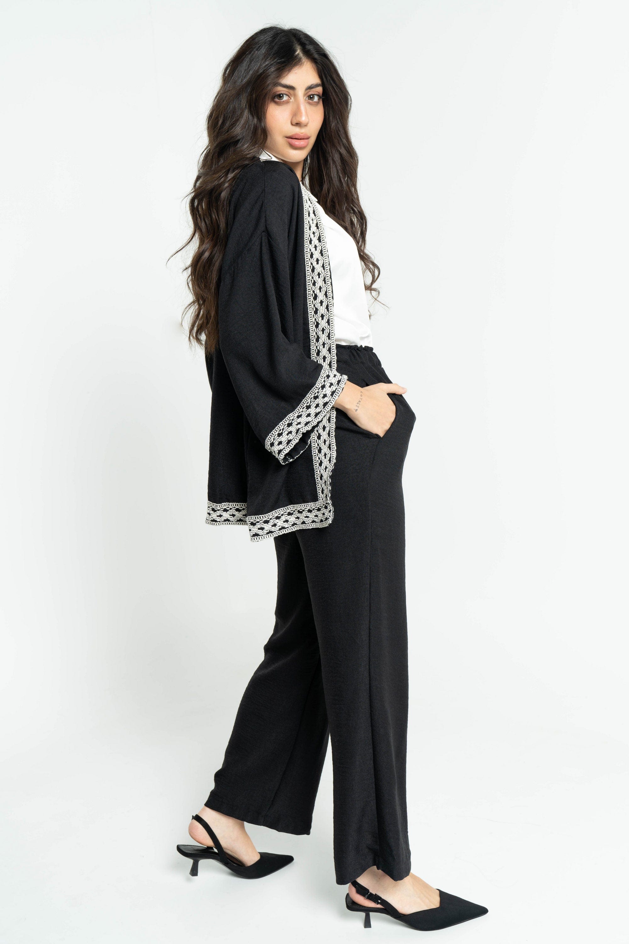 داليدرس كيمونو نسائي مطرز كم طويل واسع أسود