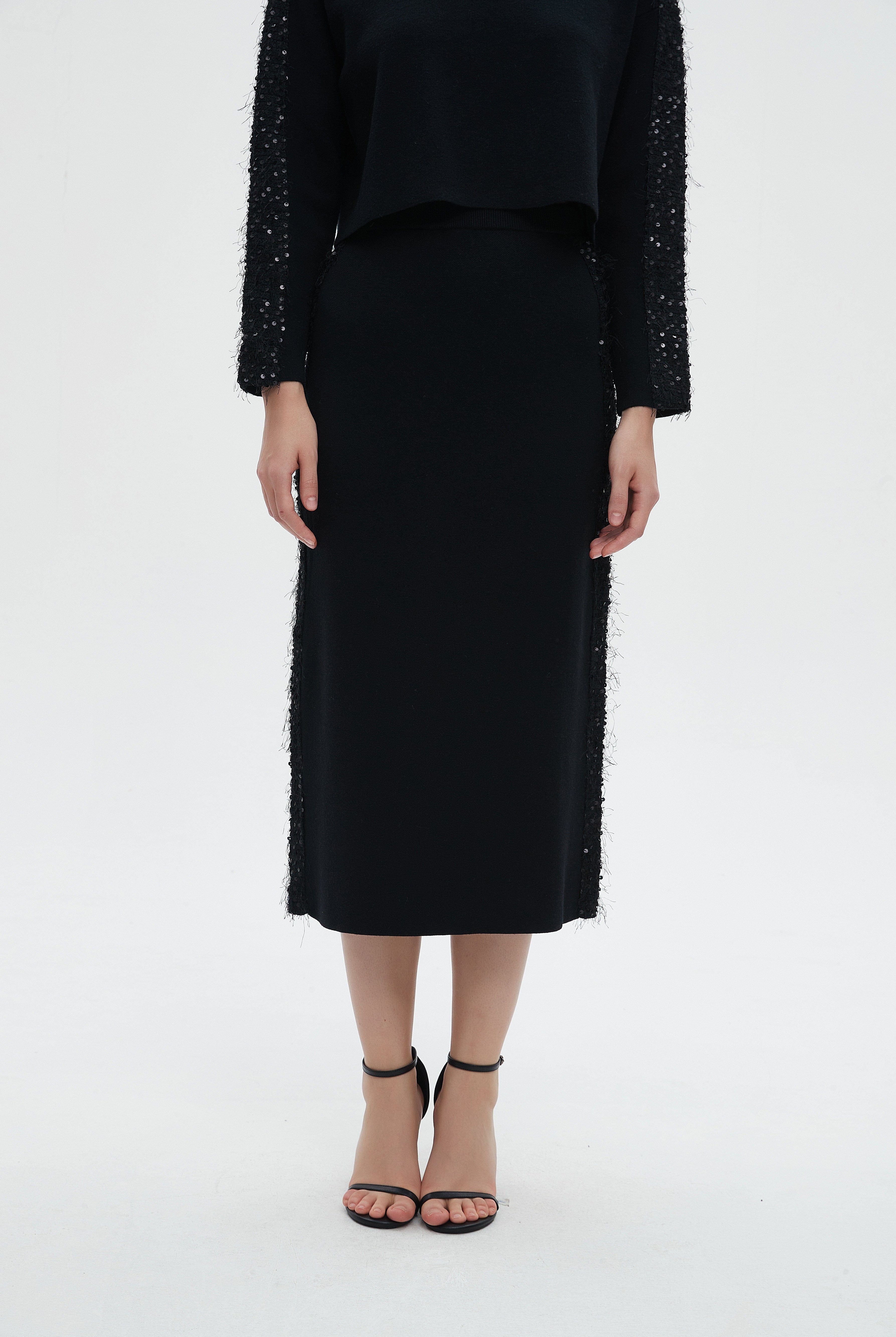 ميكا تنورة ميدي نسائية بتطريز على الجنب للمناسبات