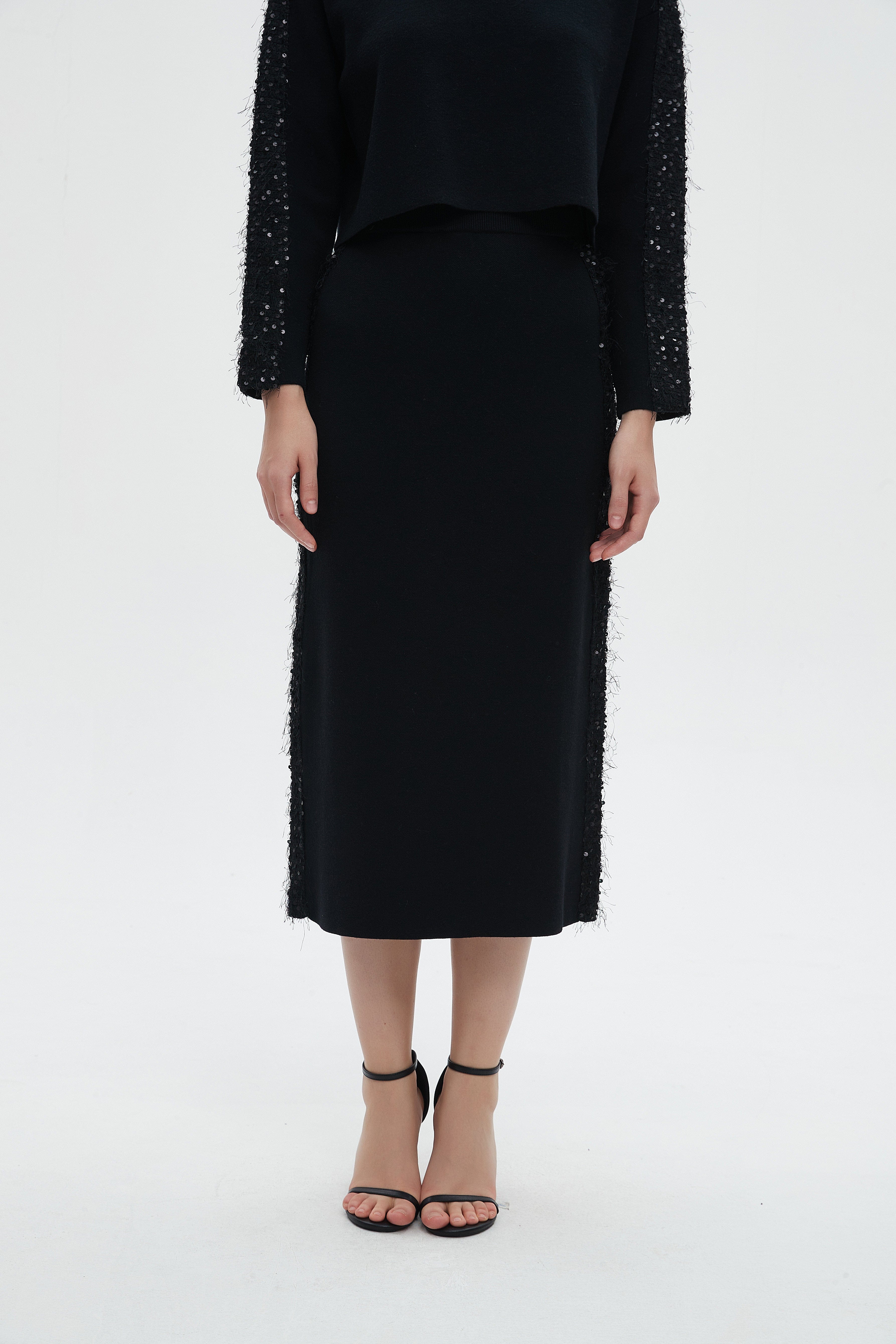 ميكا تنورة ميدي نسائية بتطريز على الجنب للمناسبات