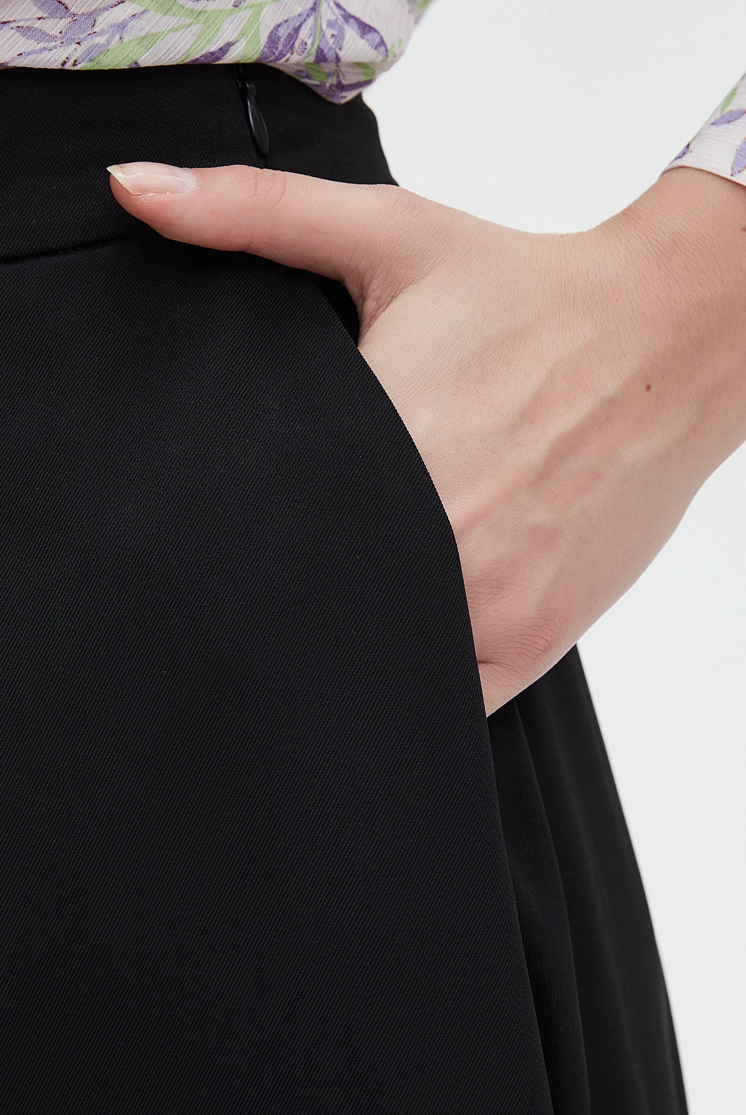 نتشي بنطلون 3/4 واسع سادة نسائي