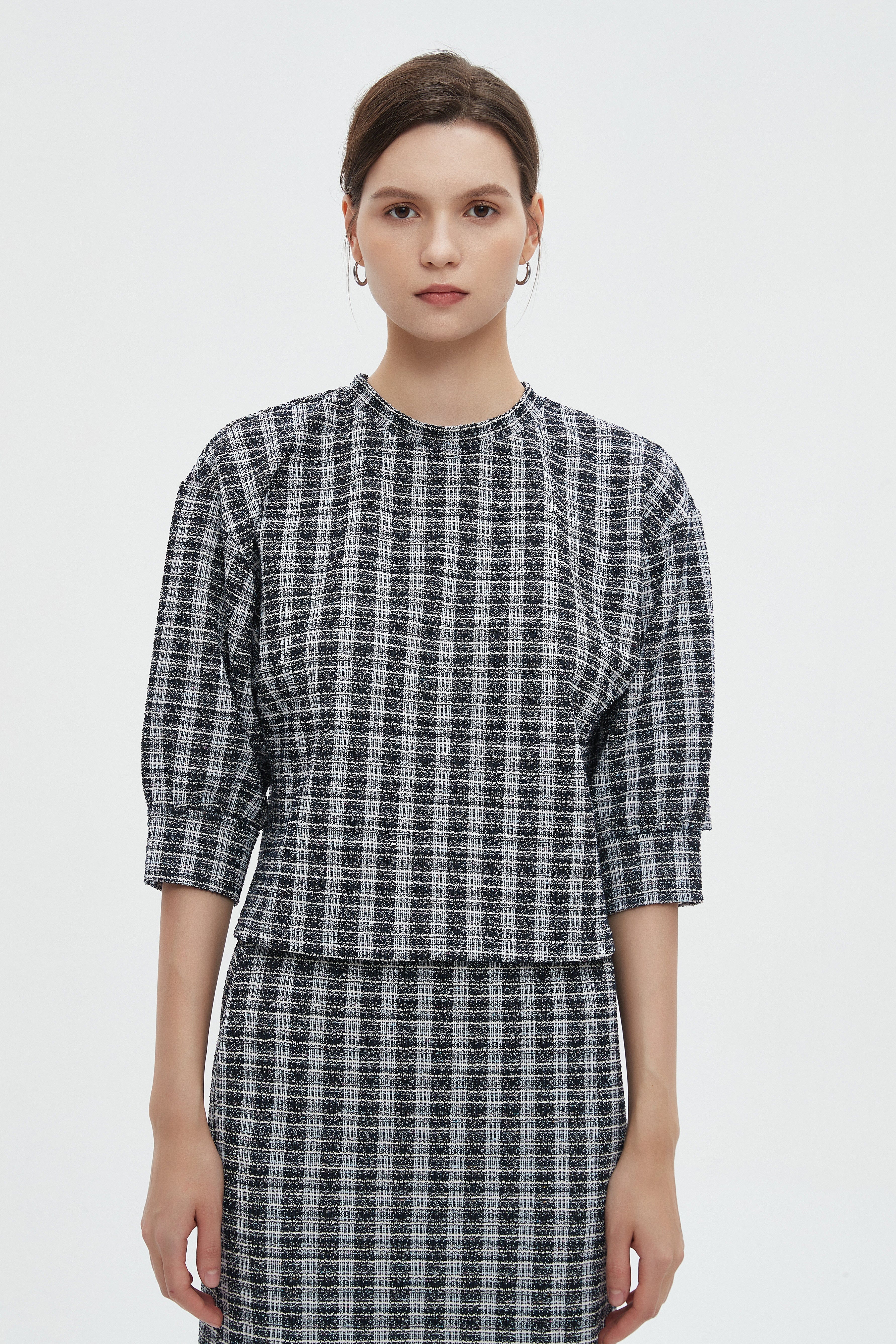 ميكا بلوزة نسائية 3/4 كم مخططة كاروهات برقبة دائرية