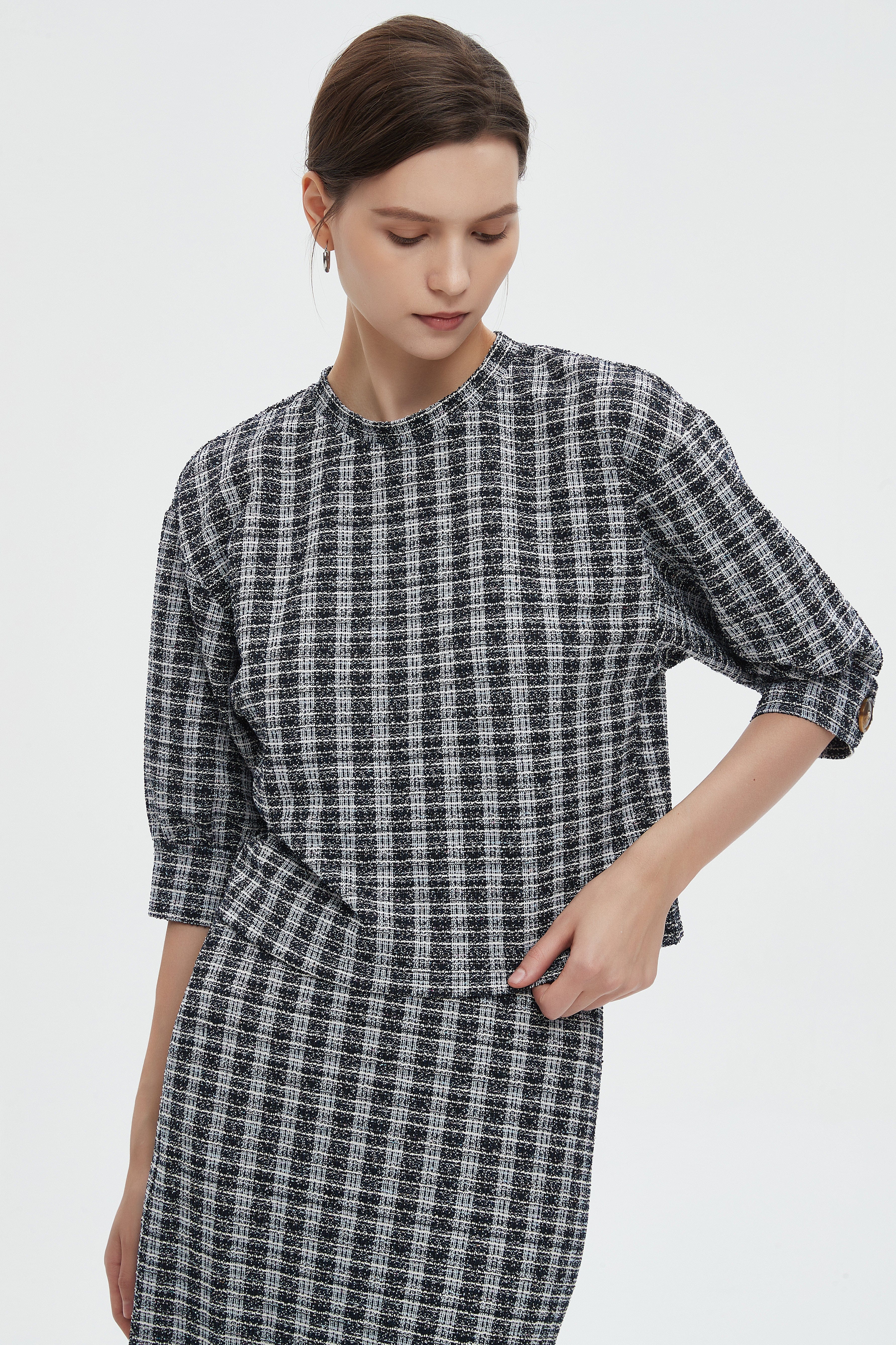 ميكا بلوزة نسائية 3/4 كم مخططة كاروهات برقبة دائرية