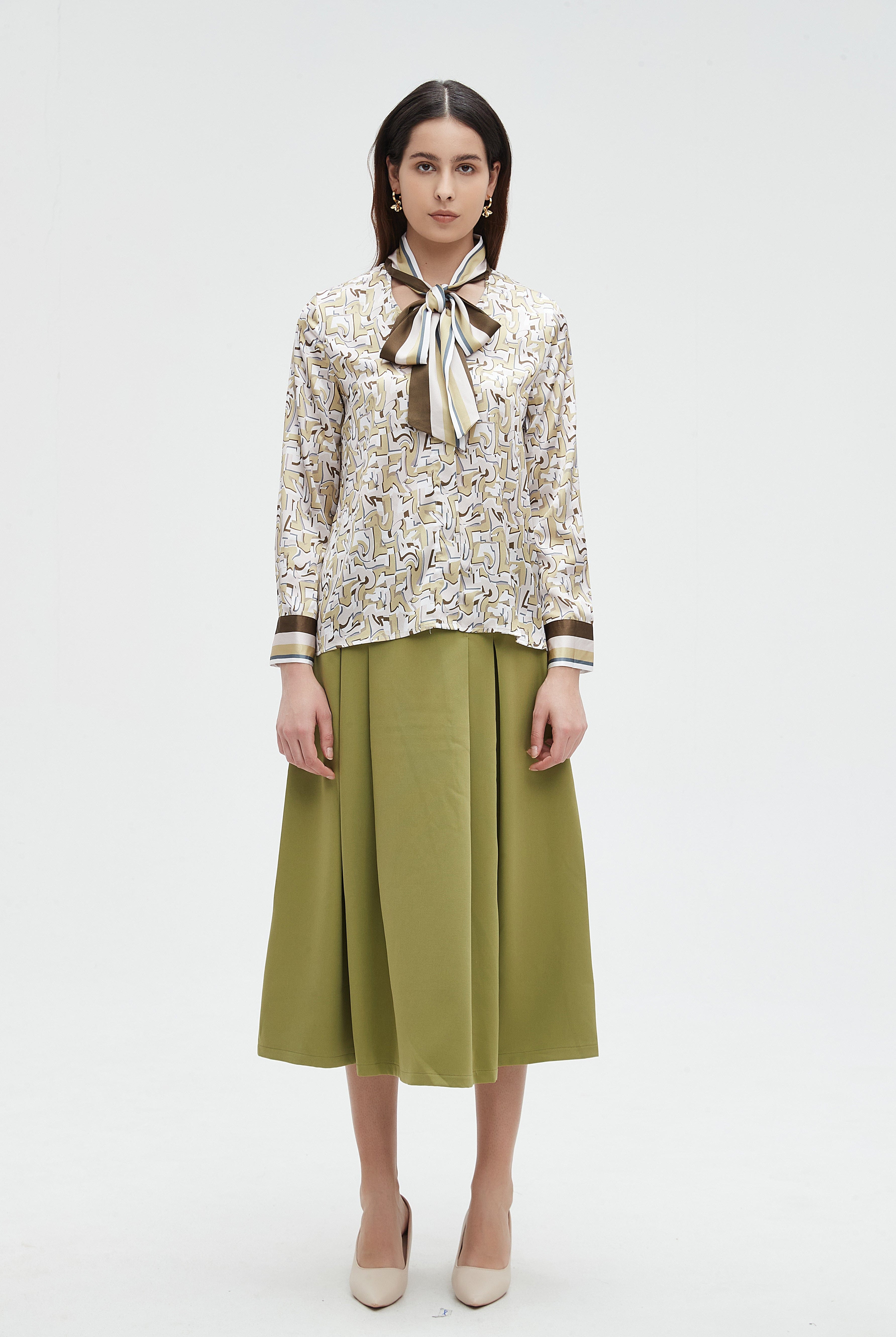 نتشي بلوزة نسائي بكم طويل وفيونكه على الرقبه