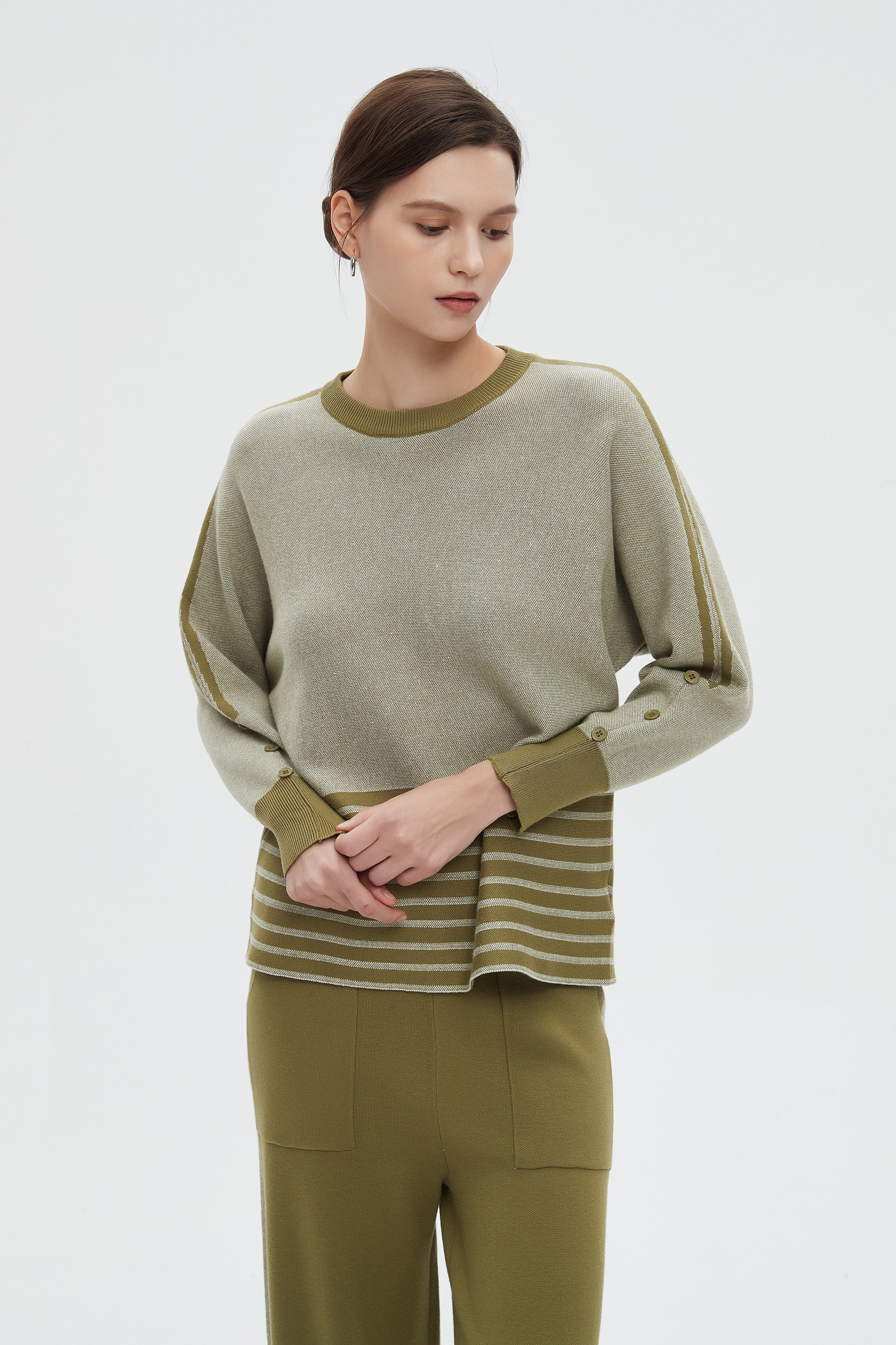 ميكا بلوزة نسائية شتوية مخططه بالعرض طويلة بكم طويل