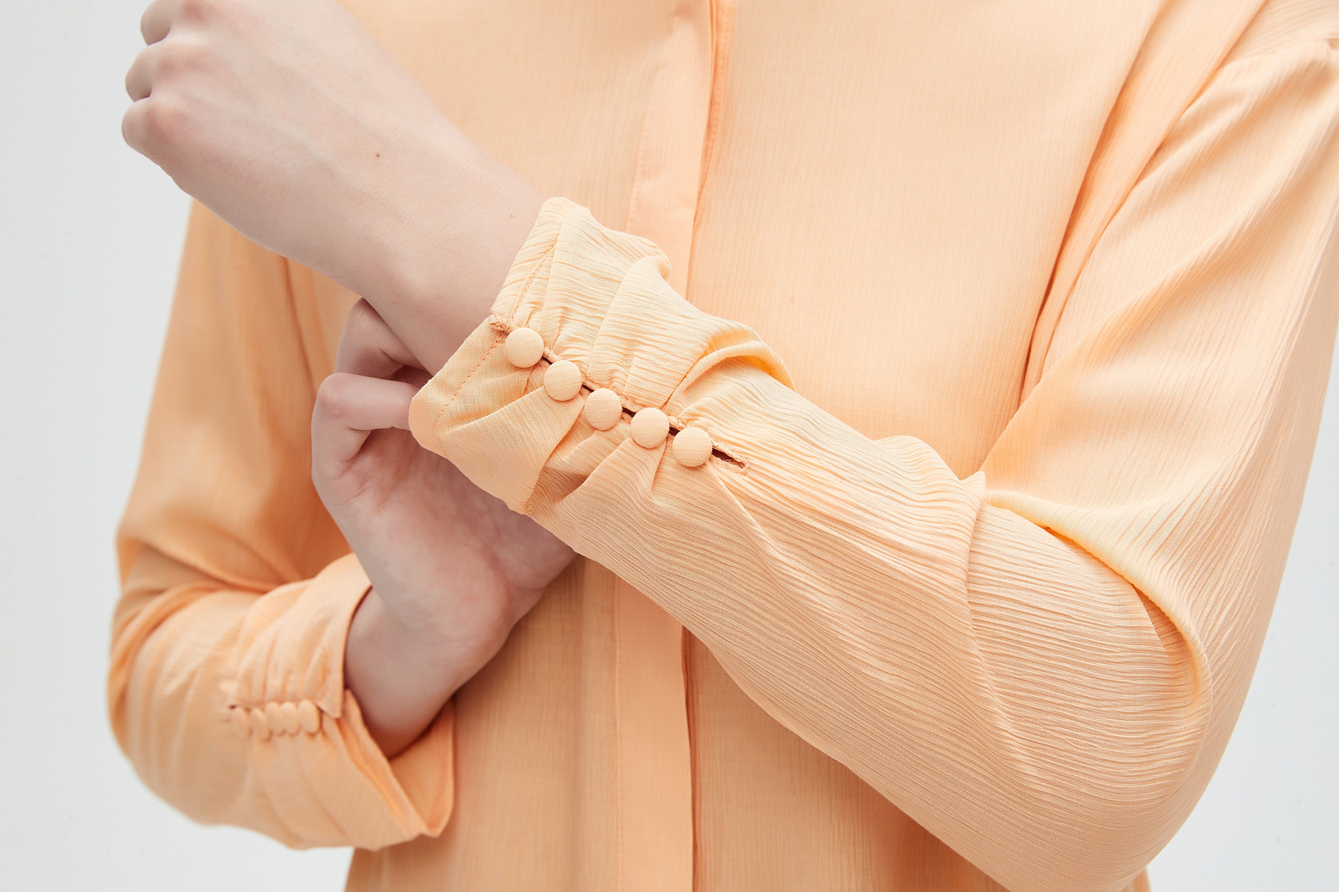 نتشي بلوزة نسائي ساده بكم طويل وازرار