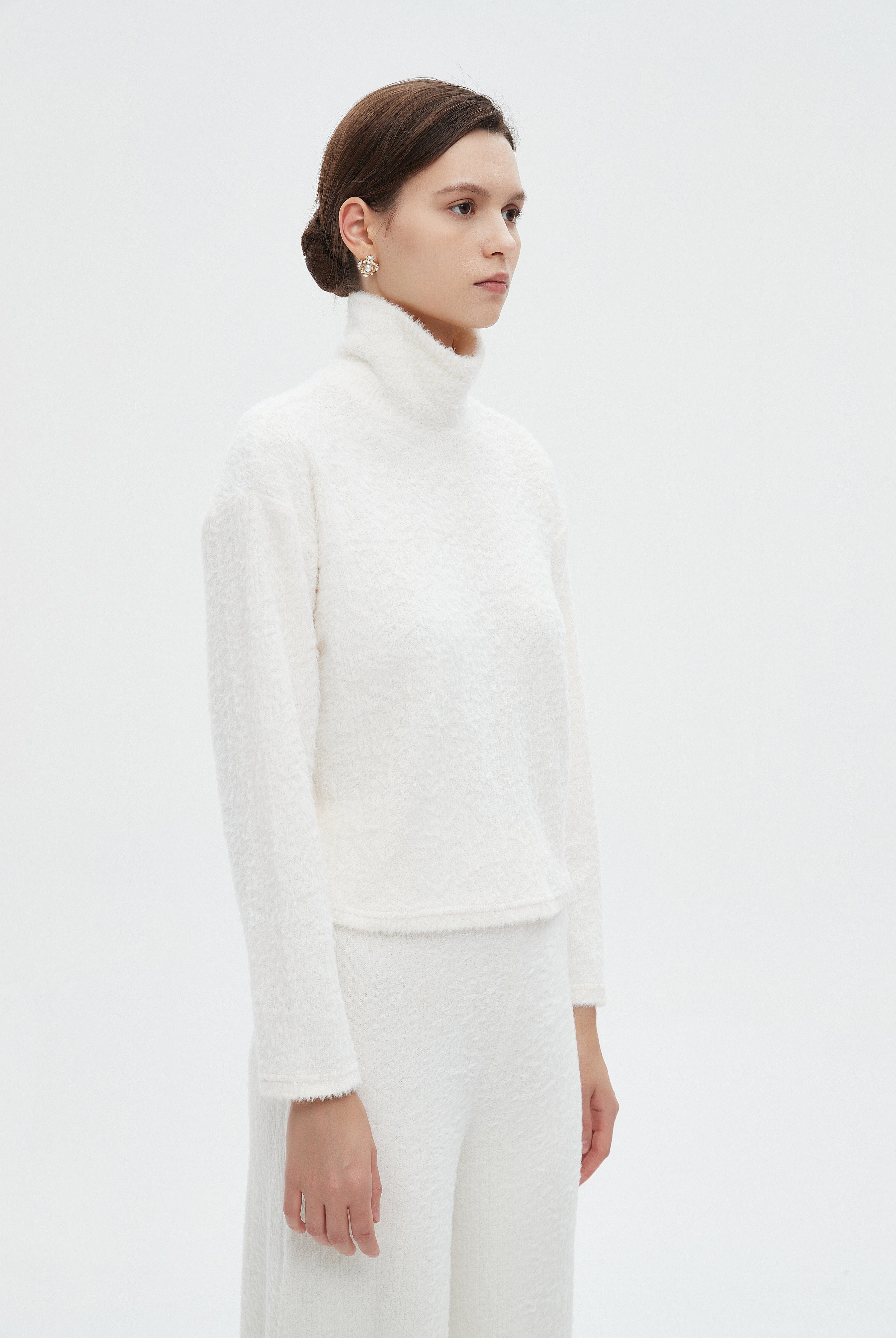 ميكا بلوزة نسائية سادة شتوي باكمام طويلة ورقبة عالية