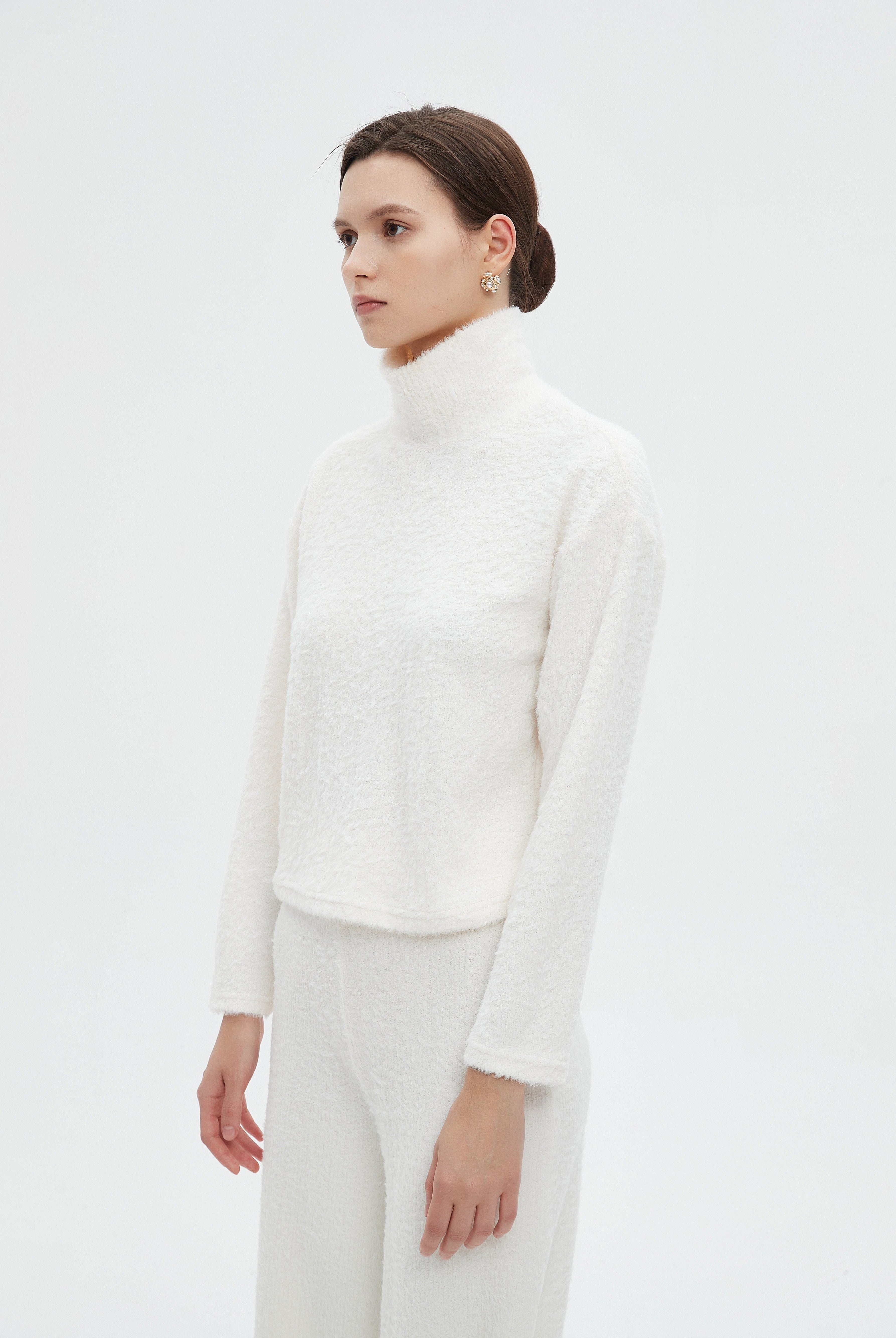 ميكا بلوزة نسائية سادة شتوي باكمام طويلة ورقبة عالية