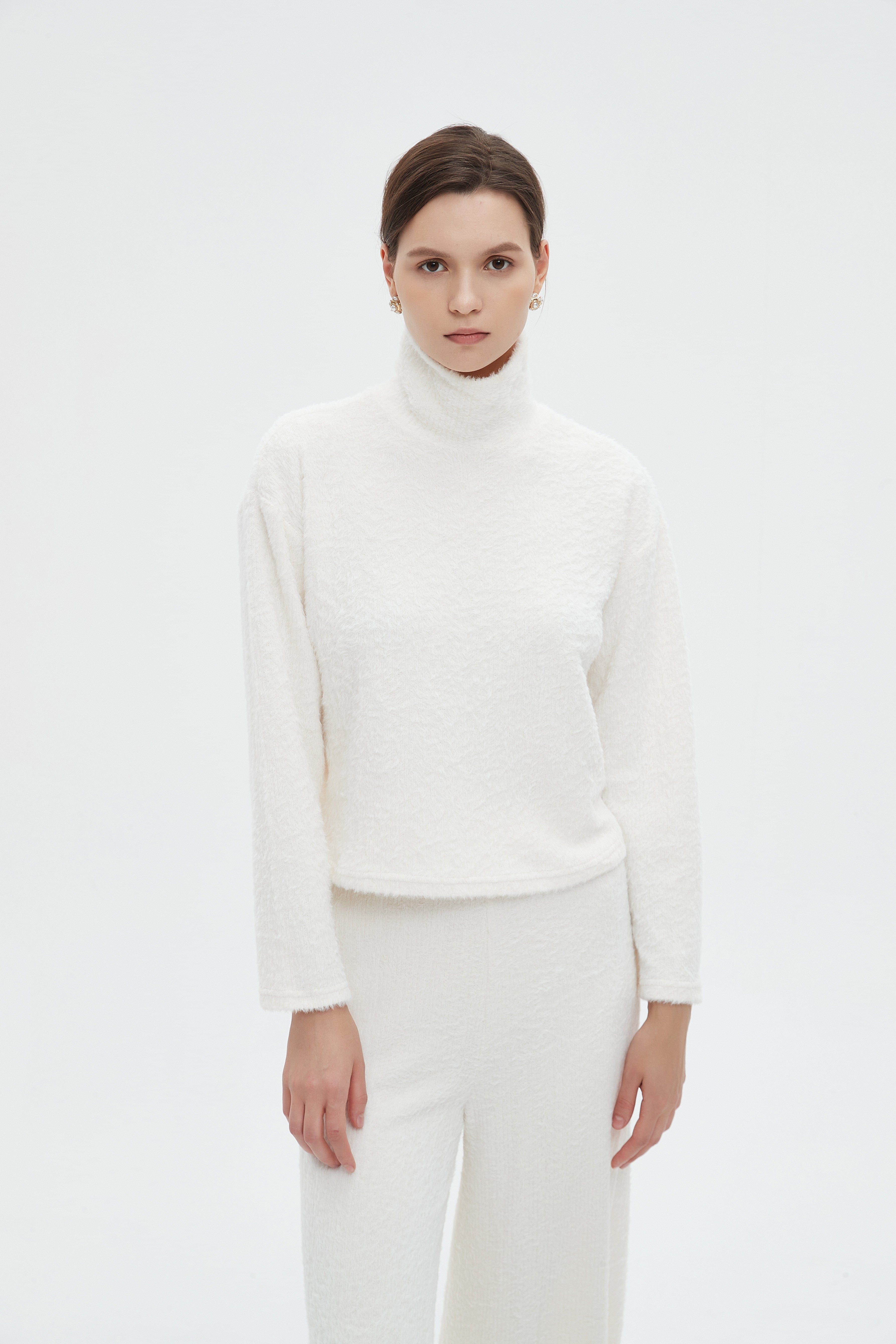 ميكا بلوزة نسائية سادة شتوي باكمام طويلة ورقبة عالية