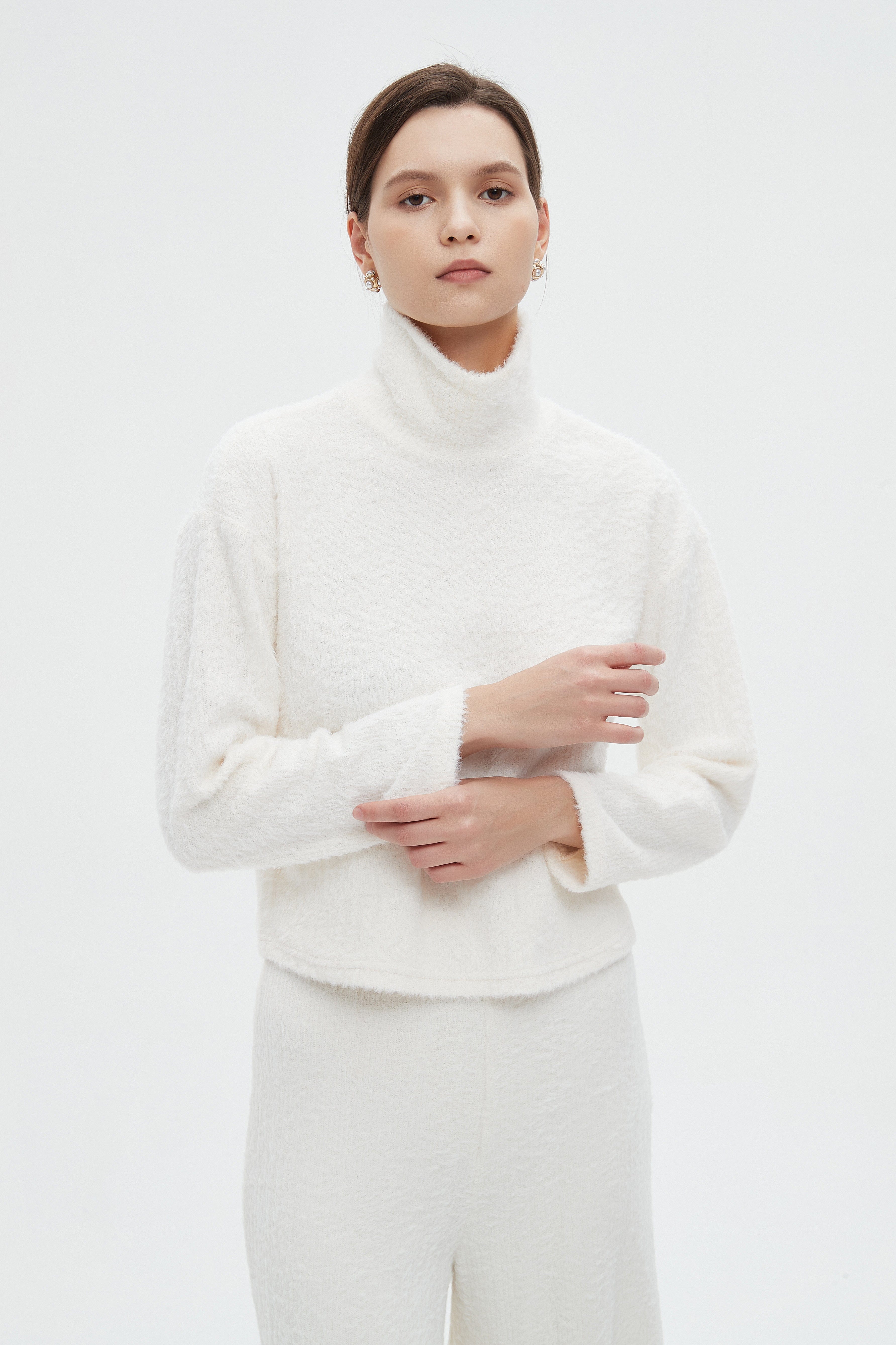 ميكا بلوزة نسائية سادة شتوي باكمام طويلة ورقبة عالية