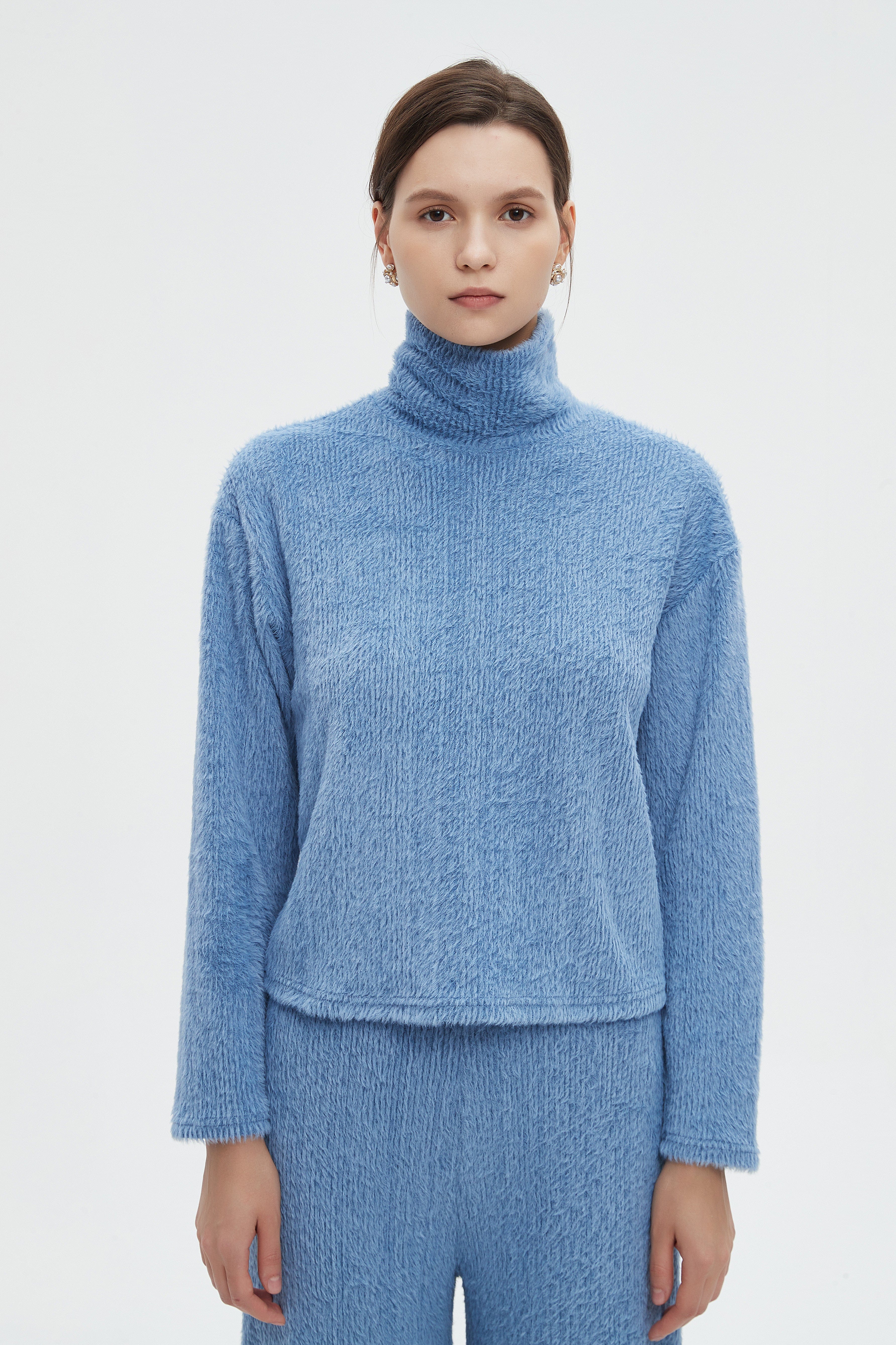 ميكا بلوزة نسائية سادة شتوي باكمام طويلة ورقبة عالية