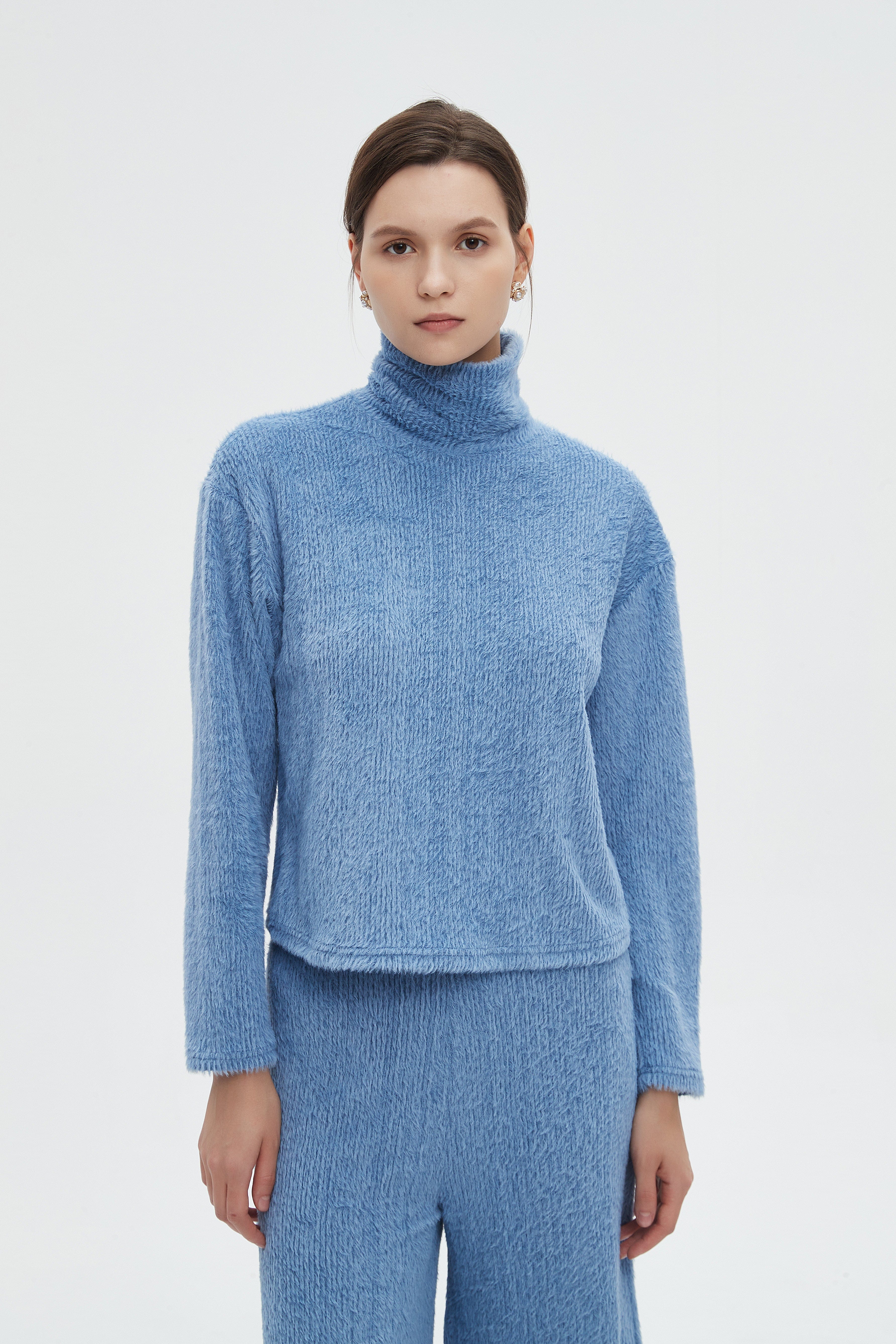 ميكا بلوزة نسائية سادة شتوي باكمام طويلة ورقبة عالية