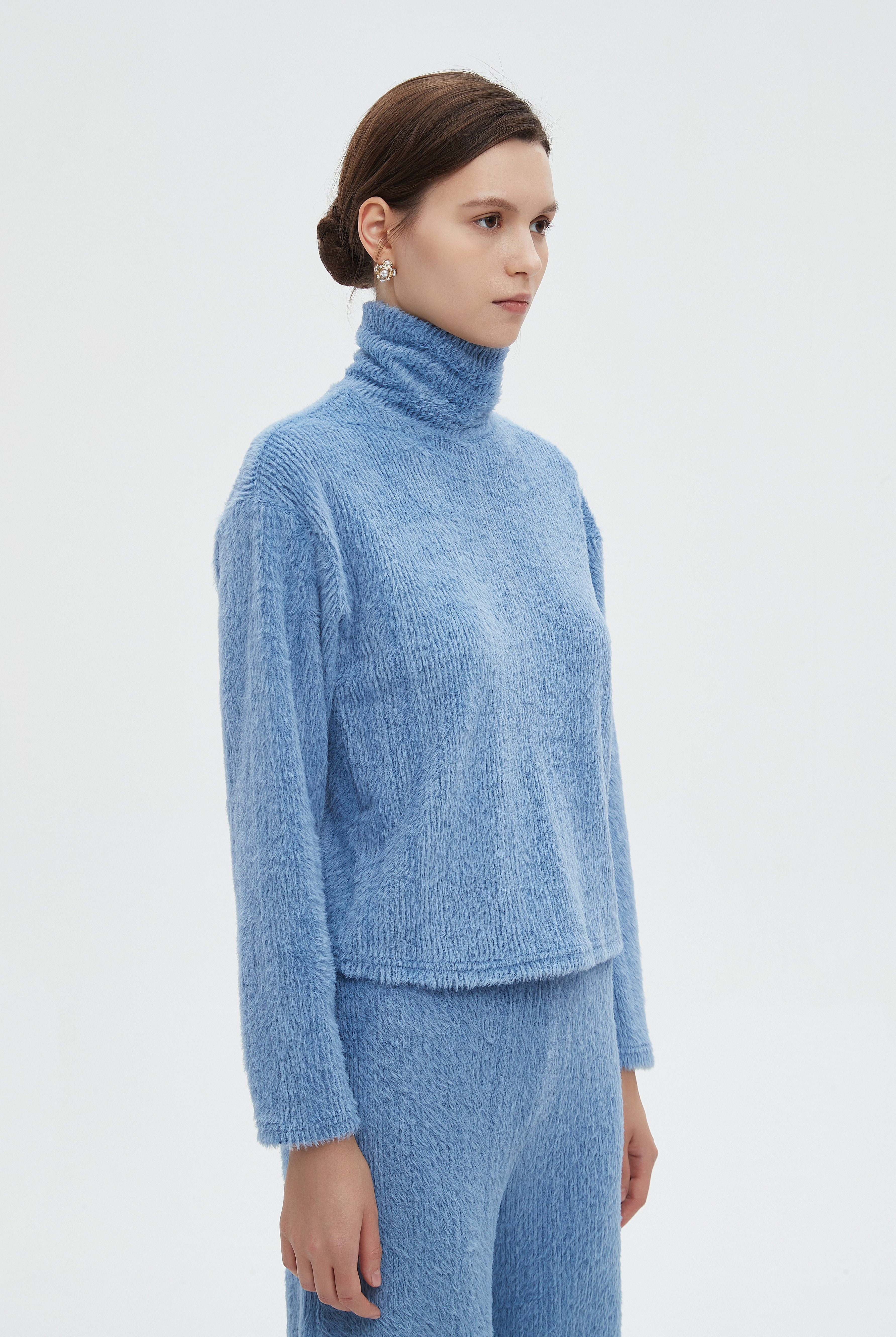 ميكا بلوزة نسائية سادة شتوي باكمام طويلة ورقبة عالية