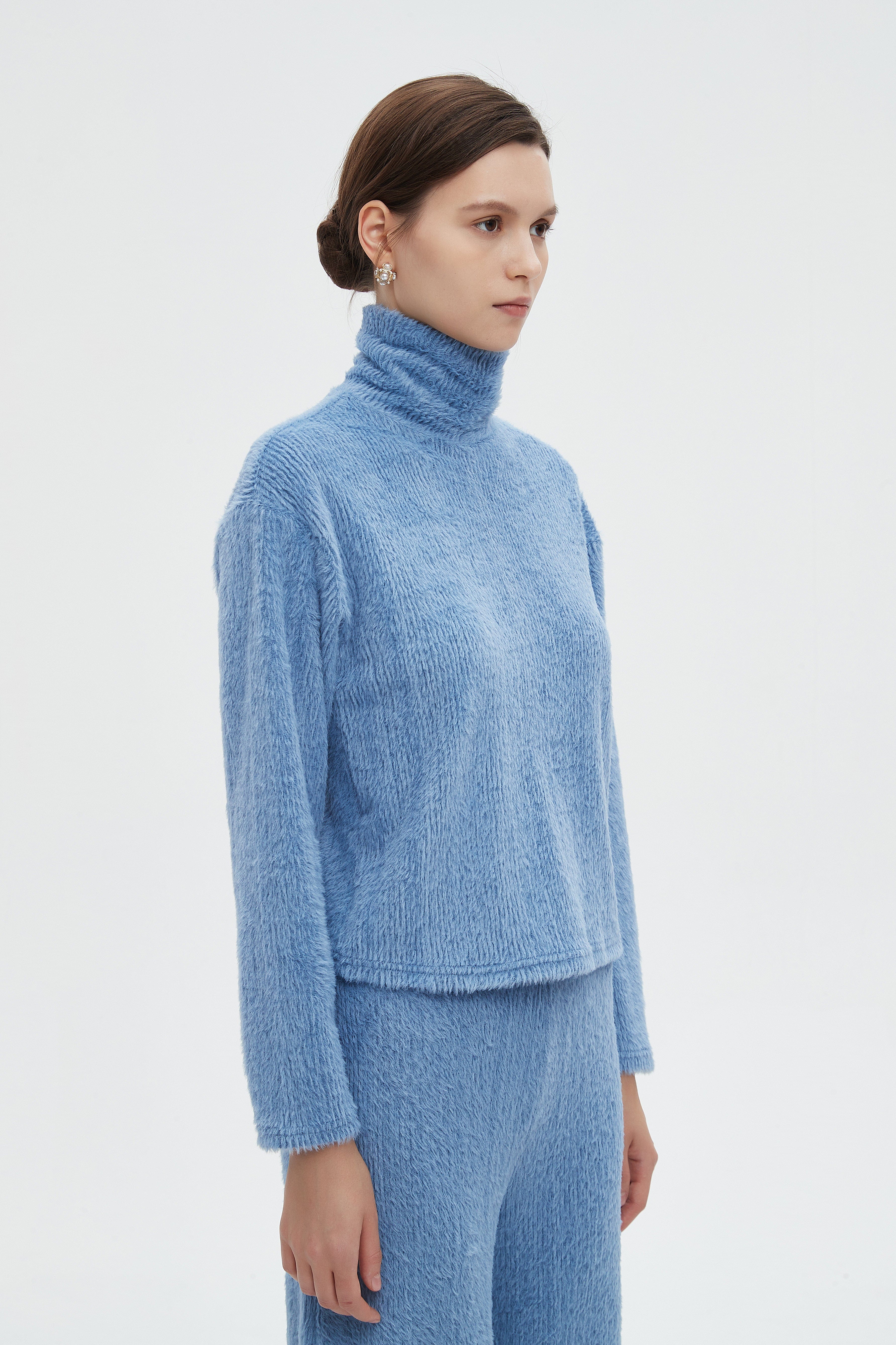 ميكا بلوزة نسائية سادة شتوي باكمام طويلة ورقبة عالية