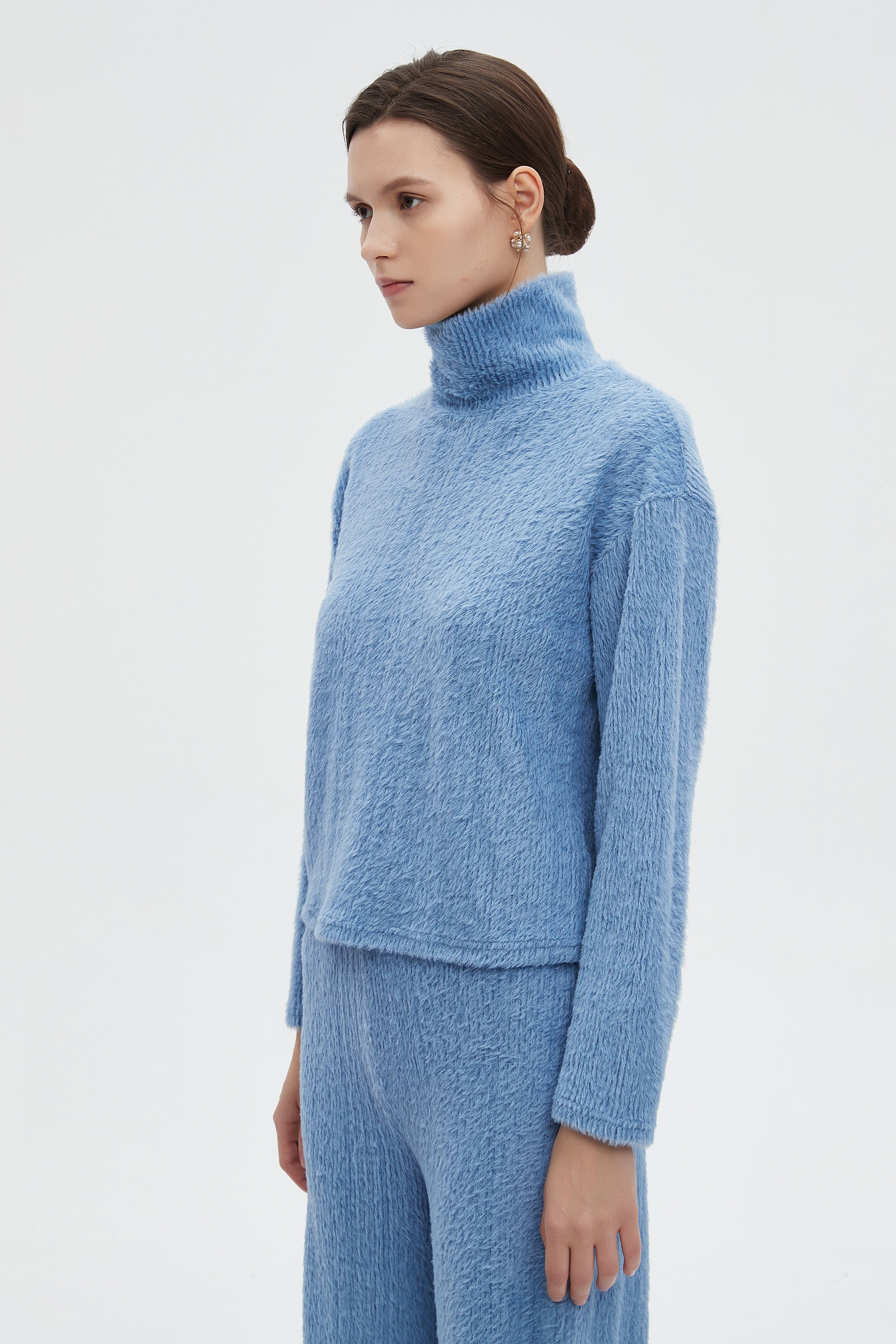 ميكا بلوزة نسائية سادة شتوي باكمام طويلة ورقبة عالية